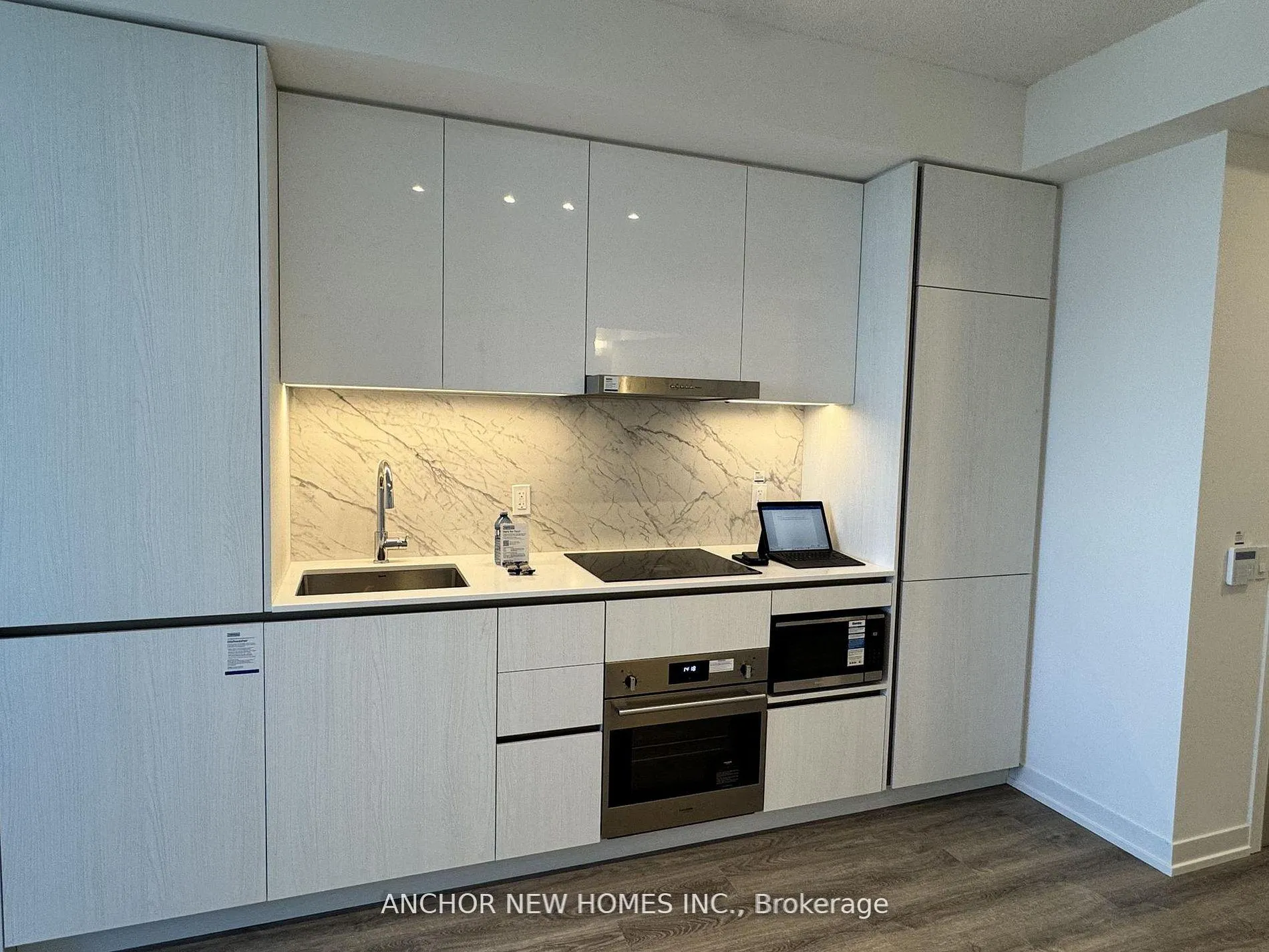Photo 8 of Unit 4708, 8 Interchange Way, Vaughan, Vaughan Corporate Centre — HOMEH