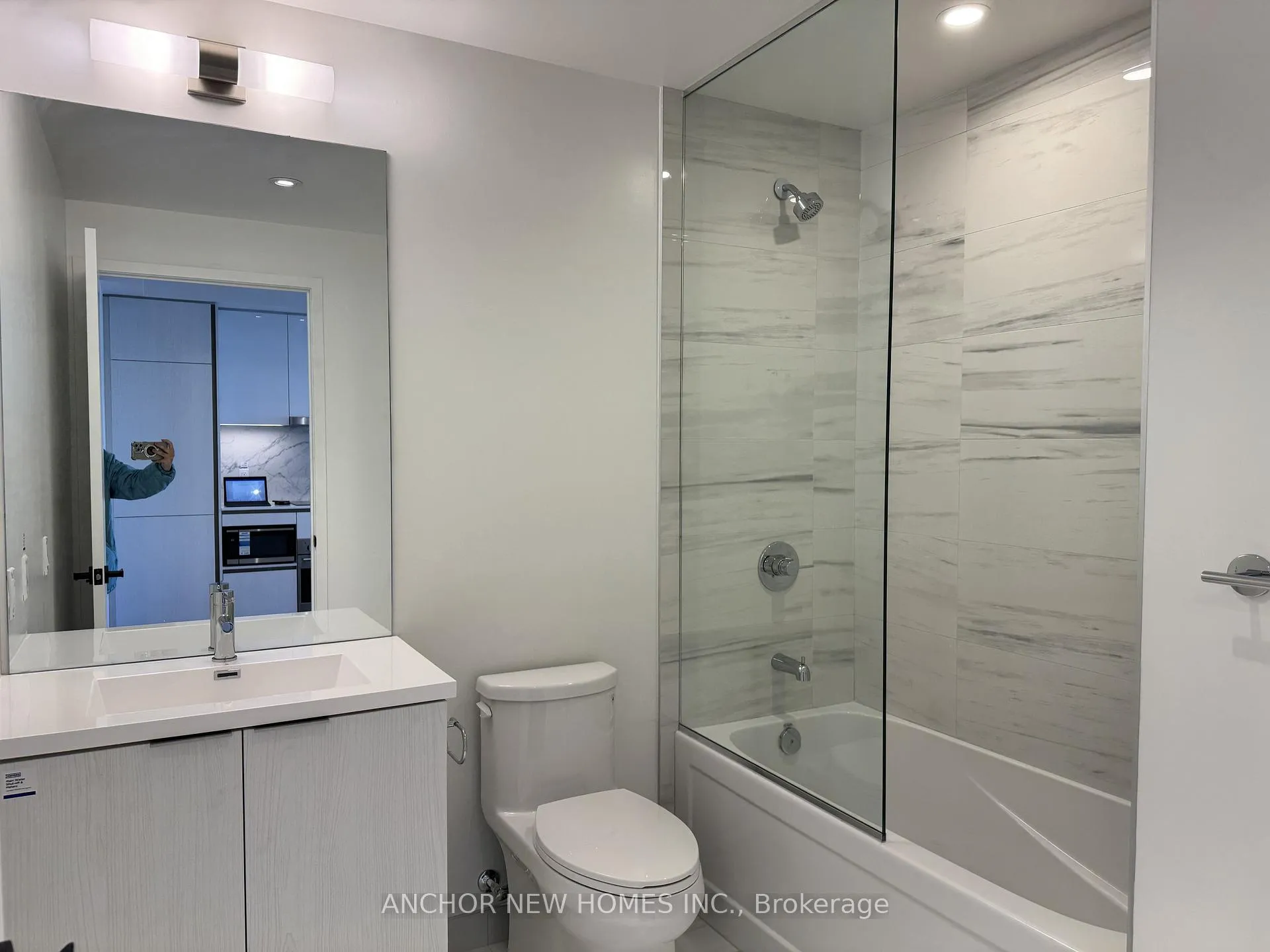 Photo 11 of Unit 4708, 8 Interchange Way, Vaughan, Vaughan Corporate Centre — HOMEH
