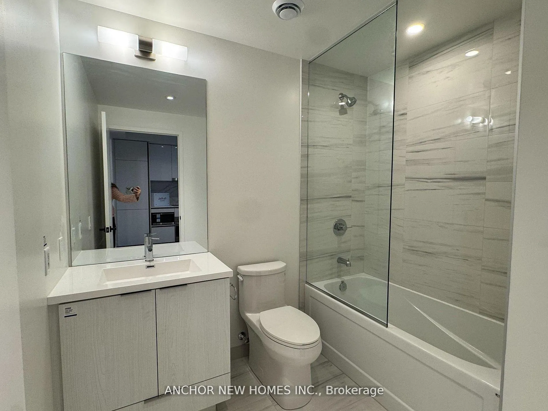 Photo 12 of Unit 4708, 8 Interchange Way, Vaughan, Vaughan Corporate Centre — HOMEH