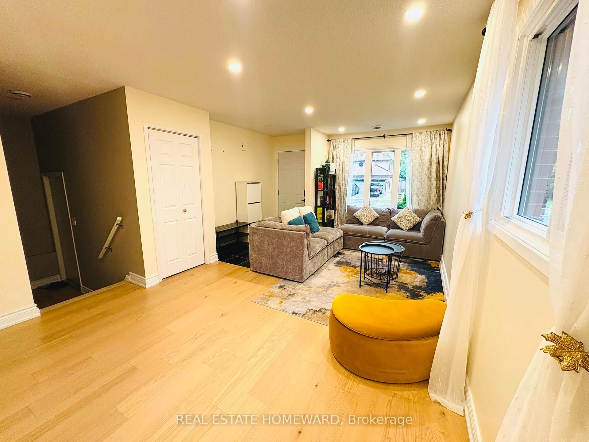 Photo 4 of 119 Ribblesdale Drive, Whitby, Pringle Creek — HOMEH