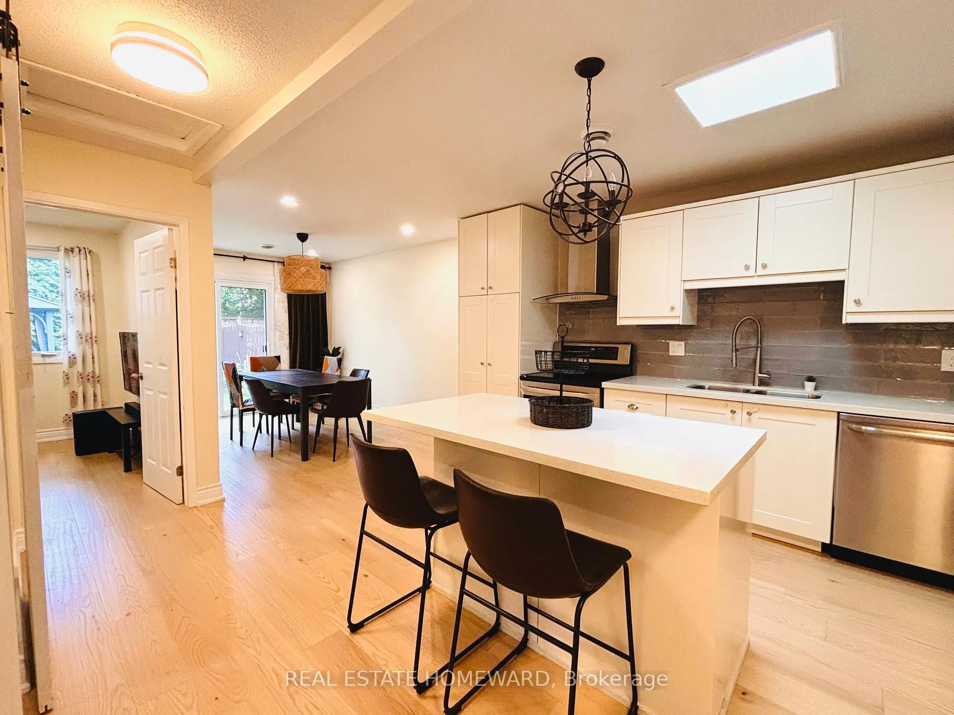 Photo 5 of 119 Ribblesdale Drive, Whitby, Pringle Creek — HOMEH