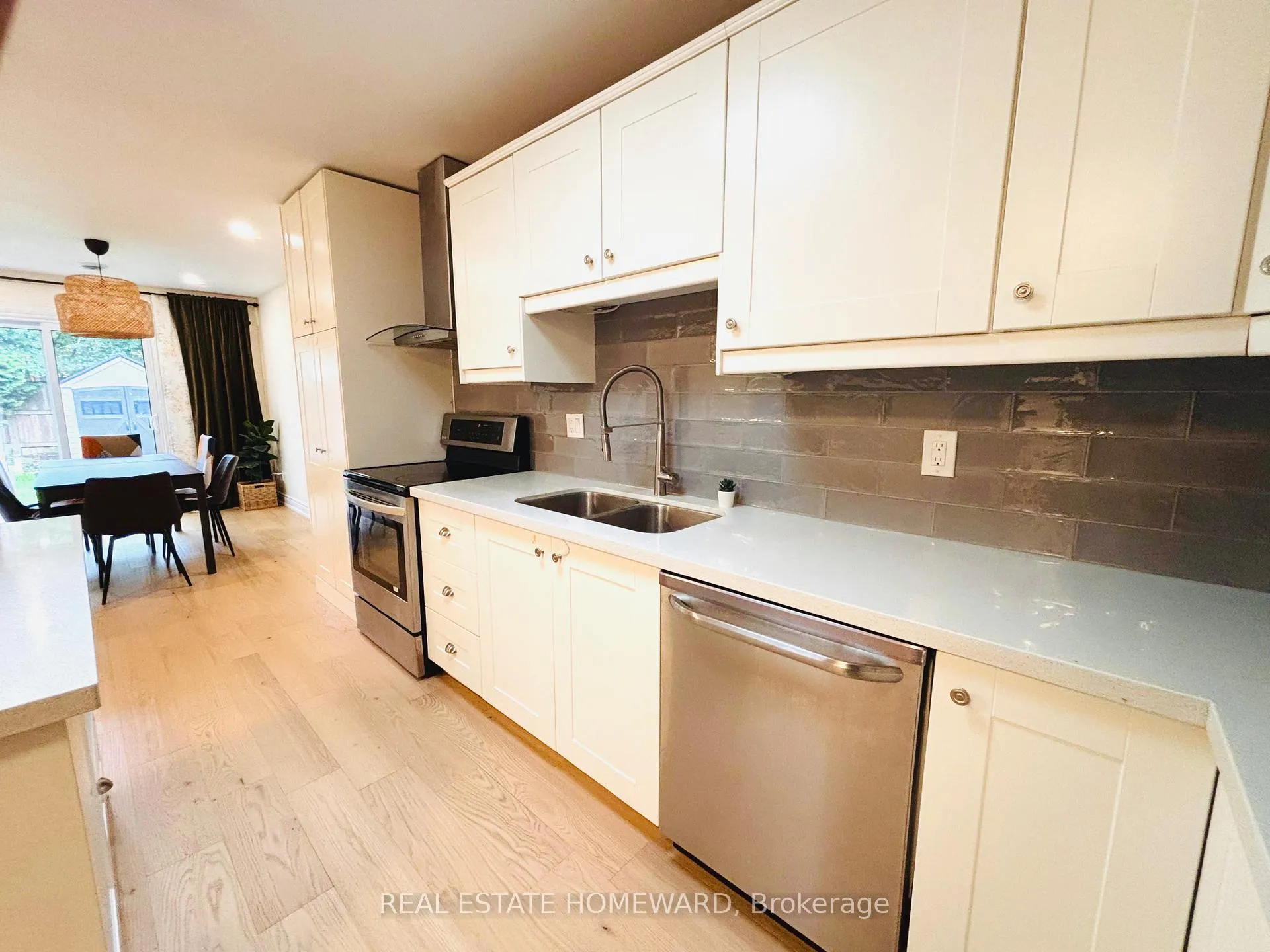 Photo 6 of 119 Ribblesdale Drive, Whitby, Pringle Creek — HOMEH