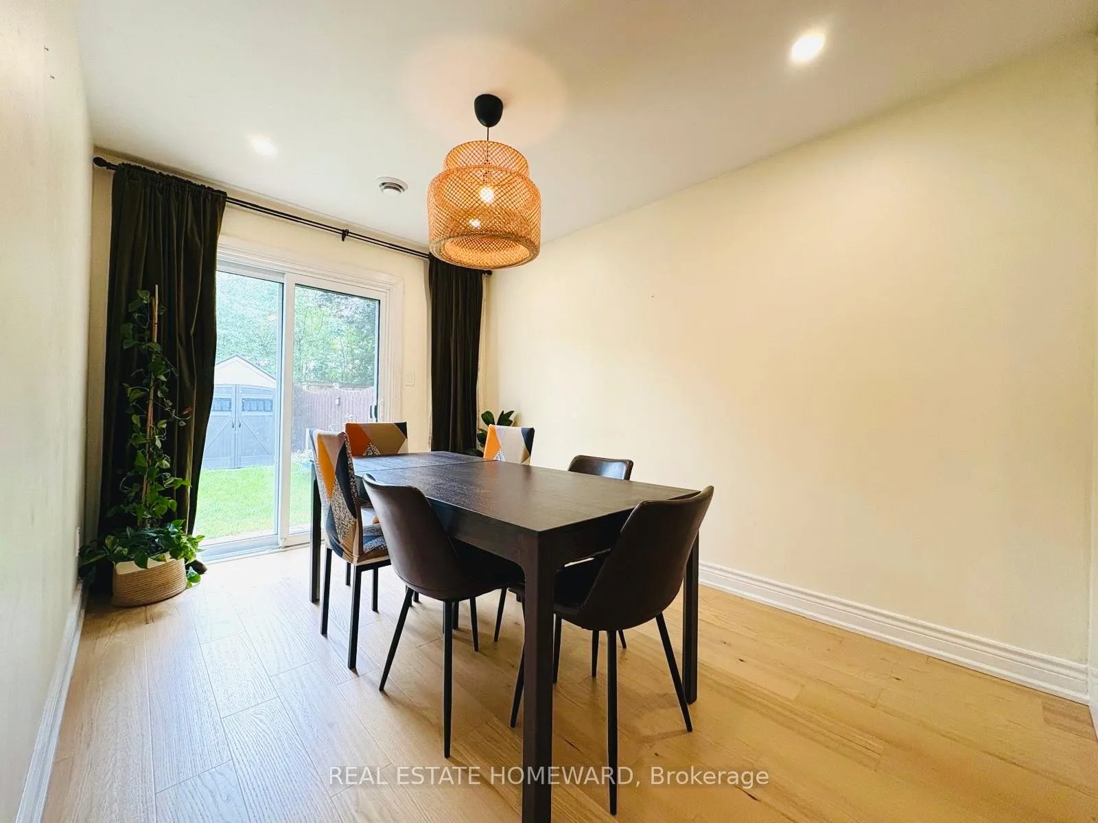 Photo 10 of 119 Ribblesdale Drive, Whitby, Pringle Creek — HOMEH