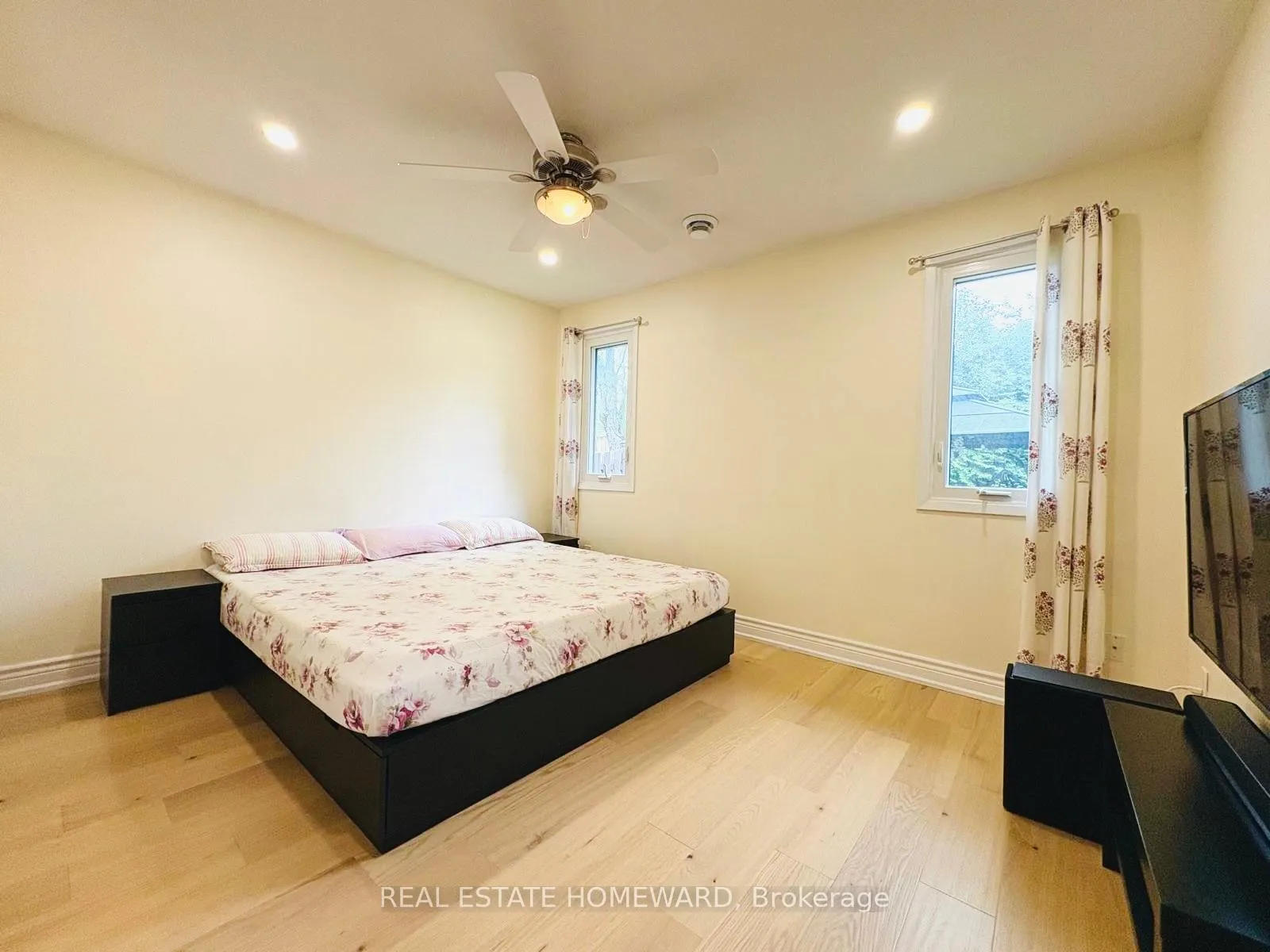 Photo 11 of 119 Ribblesdale Drive, Whitby, Pringle Creek — HOMEH