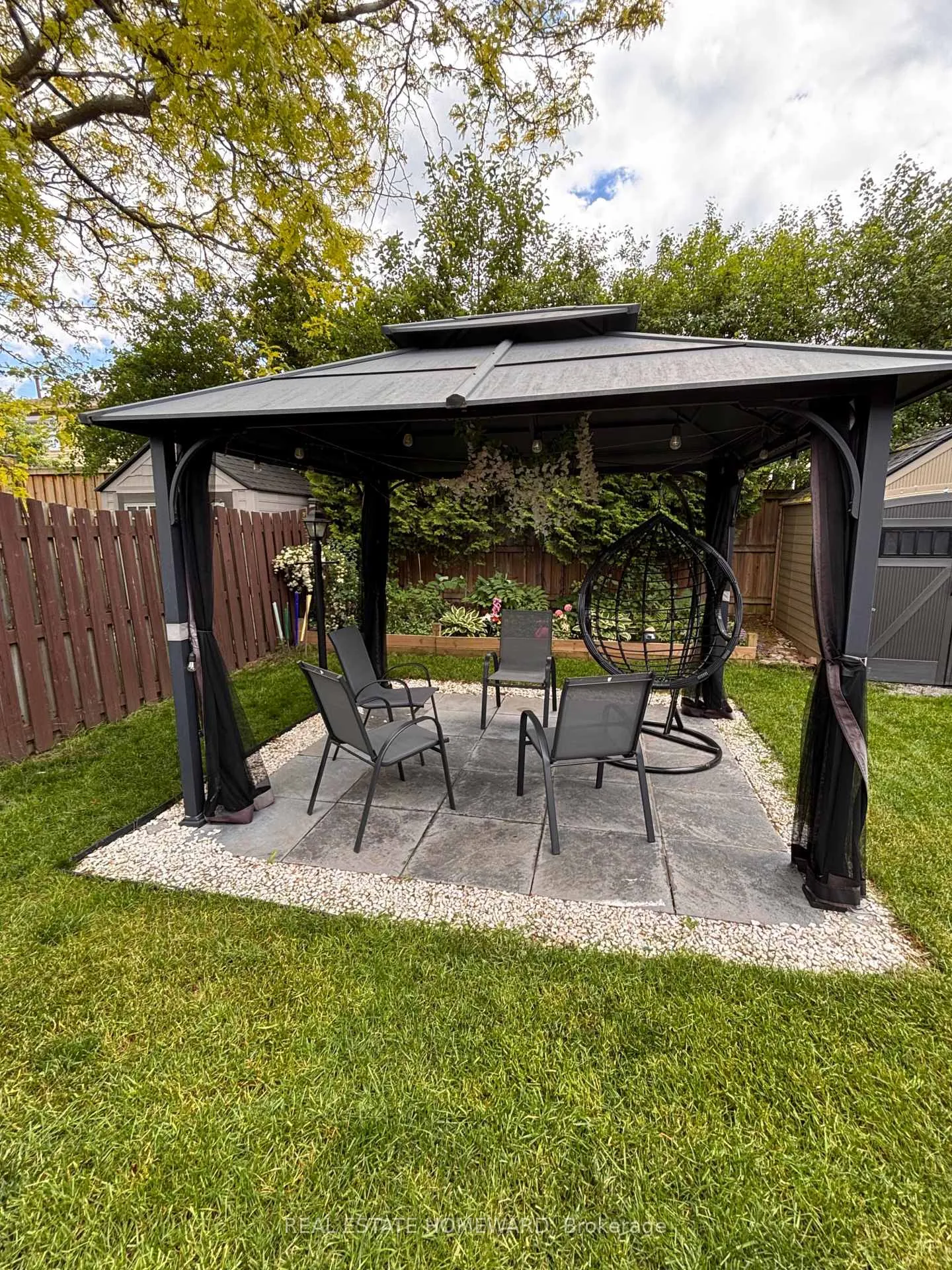 Photo 19 of 119 Ribblesdale Drive, Whitby, Pringle Creek — HOMEH