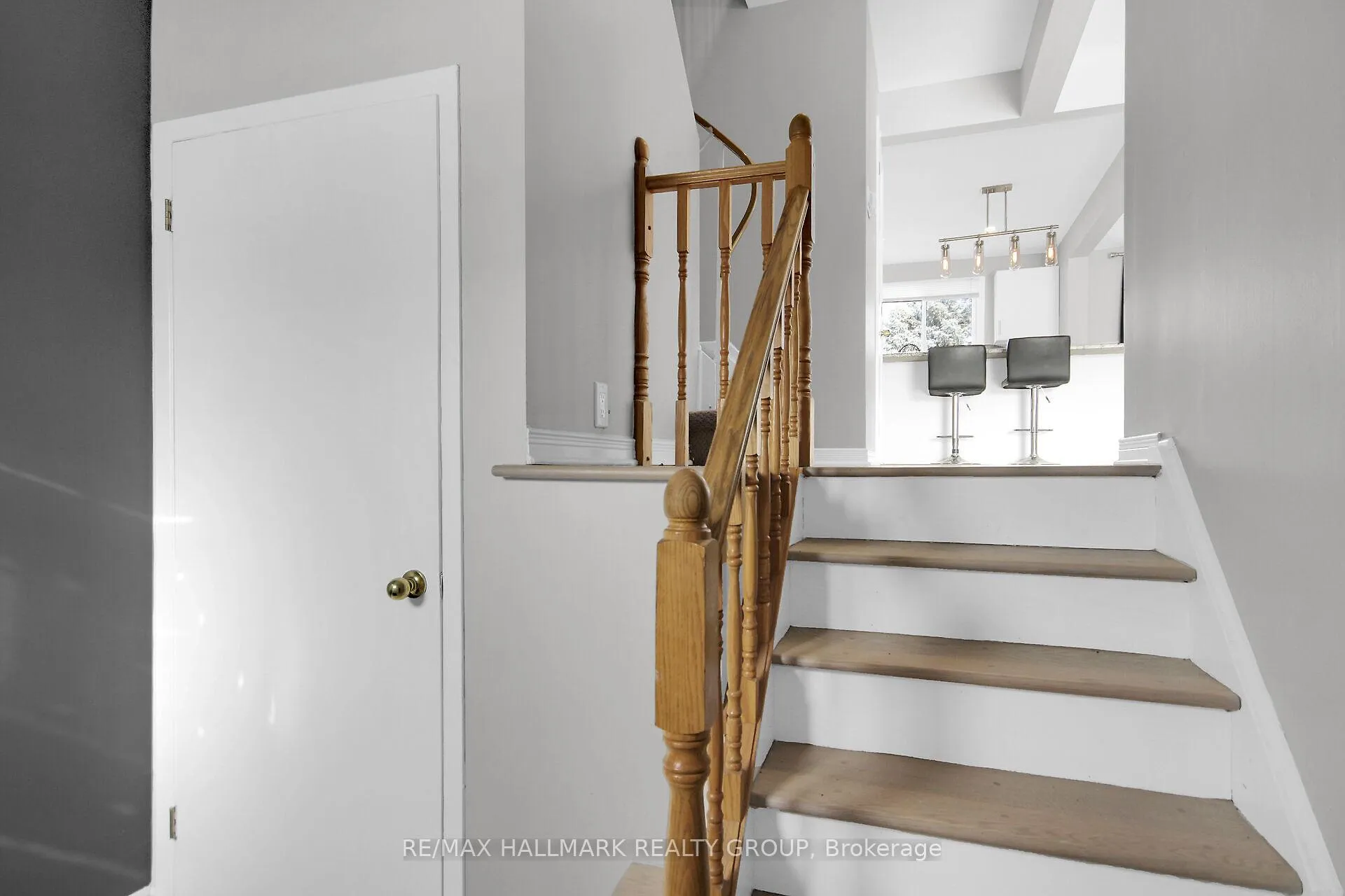 Photo 2 of 13 Coolspring Crescent, Ottawa, Borden Farm/Stewart Farm/Carleton Heights/Parkwood Hills — HOMEH