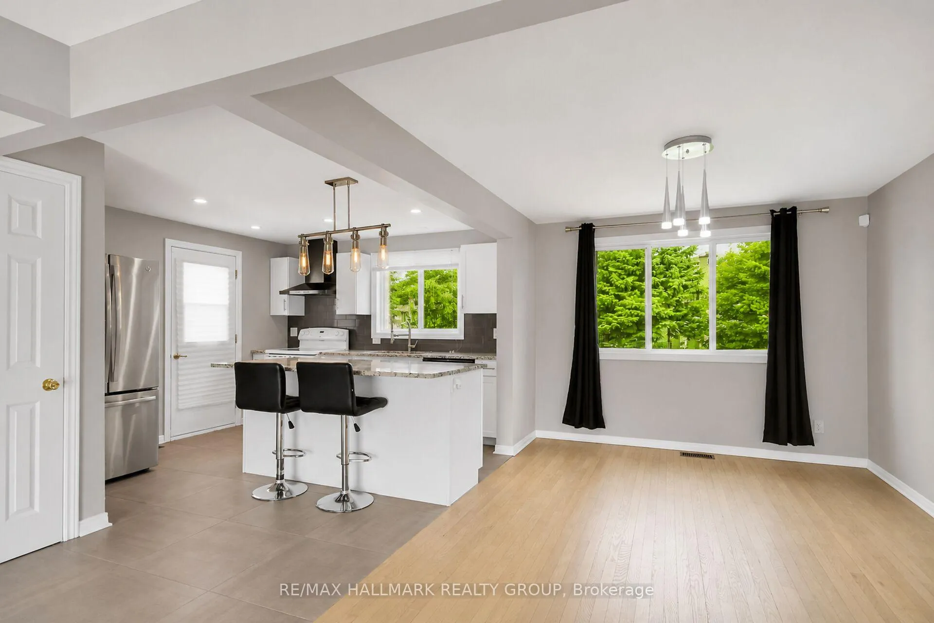 Photo 5 of 13 Coolspring Crescent, Ottawa, Borden Farm/Stewart Farm/Carleton Heights/Parkwood Hills — HOMEH