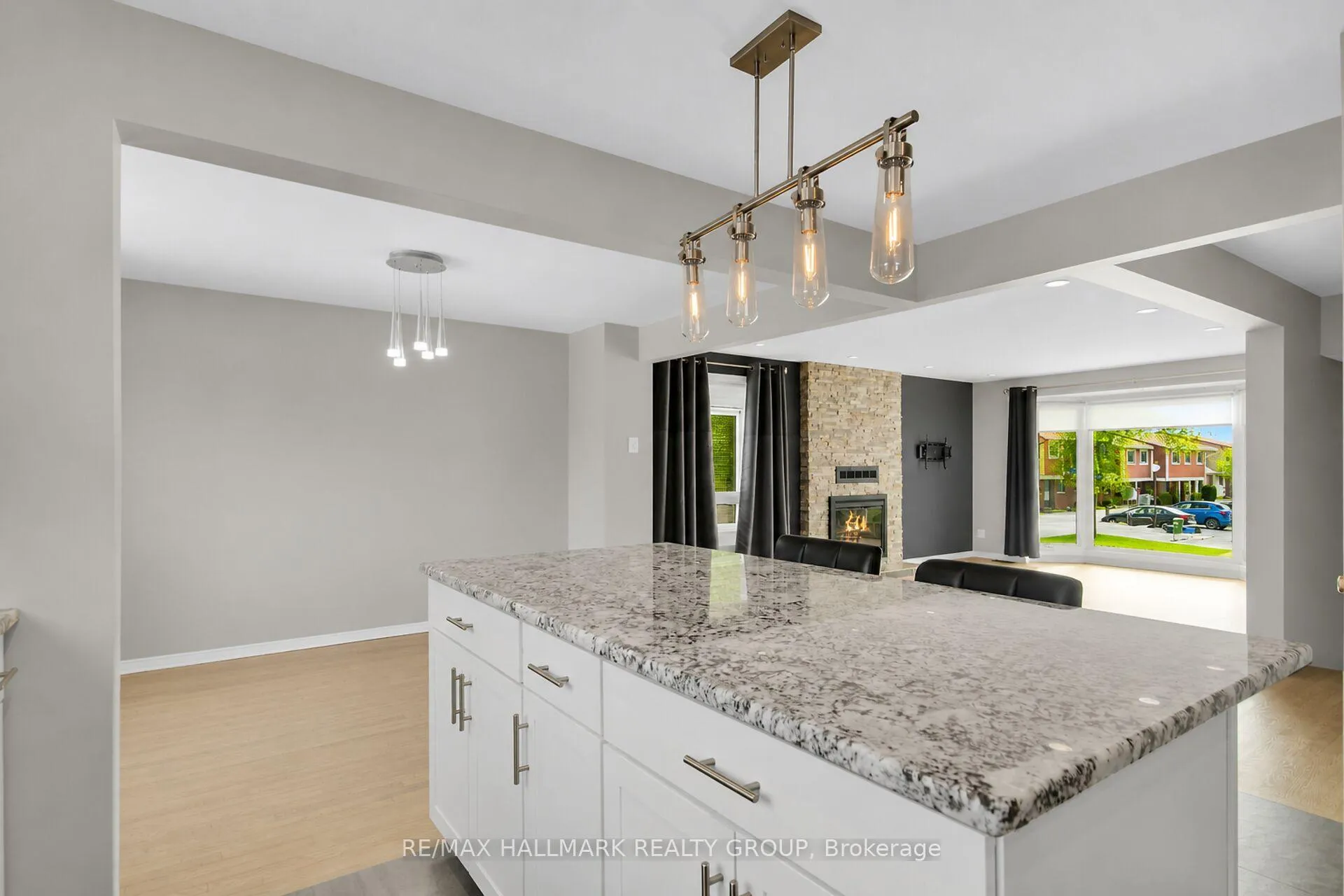 Photo 8 of 13 Coolspring Crescent, Ottawa, Borden Farm/Stewart Farm/Carleton Heights/Parkwood Hills — HOMEH