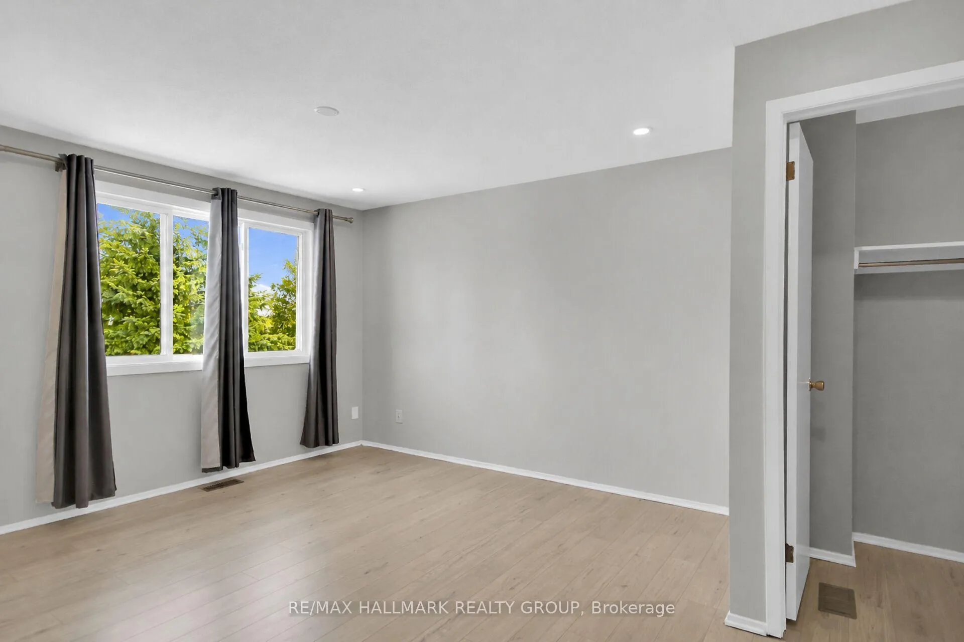 Photo 11 of 13 Coolspring Crescent, Ottawa, Borden Farm/Stewart Farm/Carleton Heights/Parkwood Hills — HOMEH