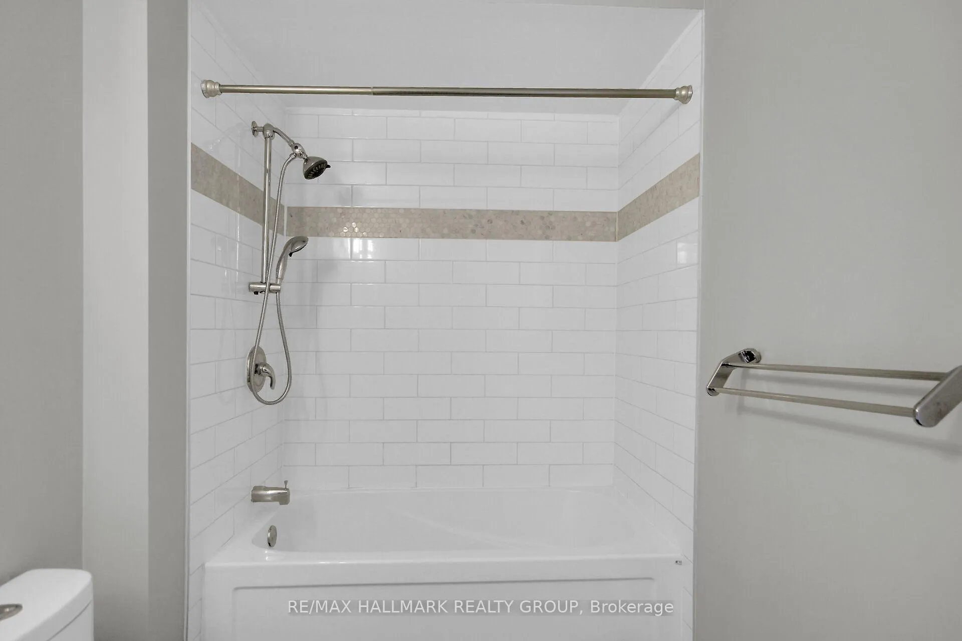 Photo 15 of 13 Coolspring Crescent, Ottawa, Borden Farm/Stewart Farm/Carleton Heights/Parkwood Hills — HOMEH
