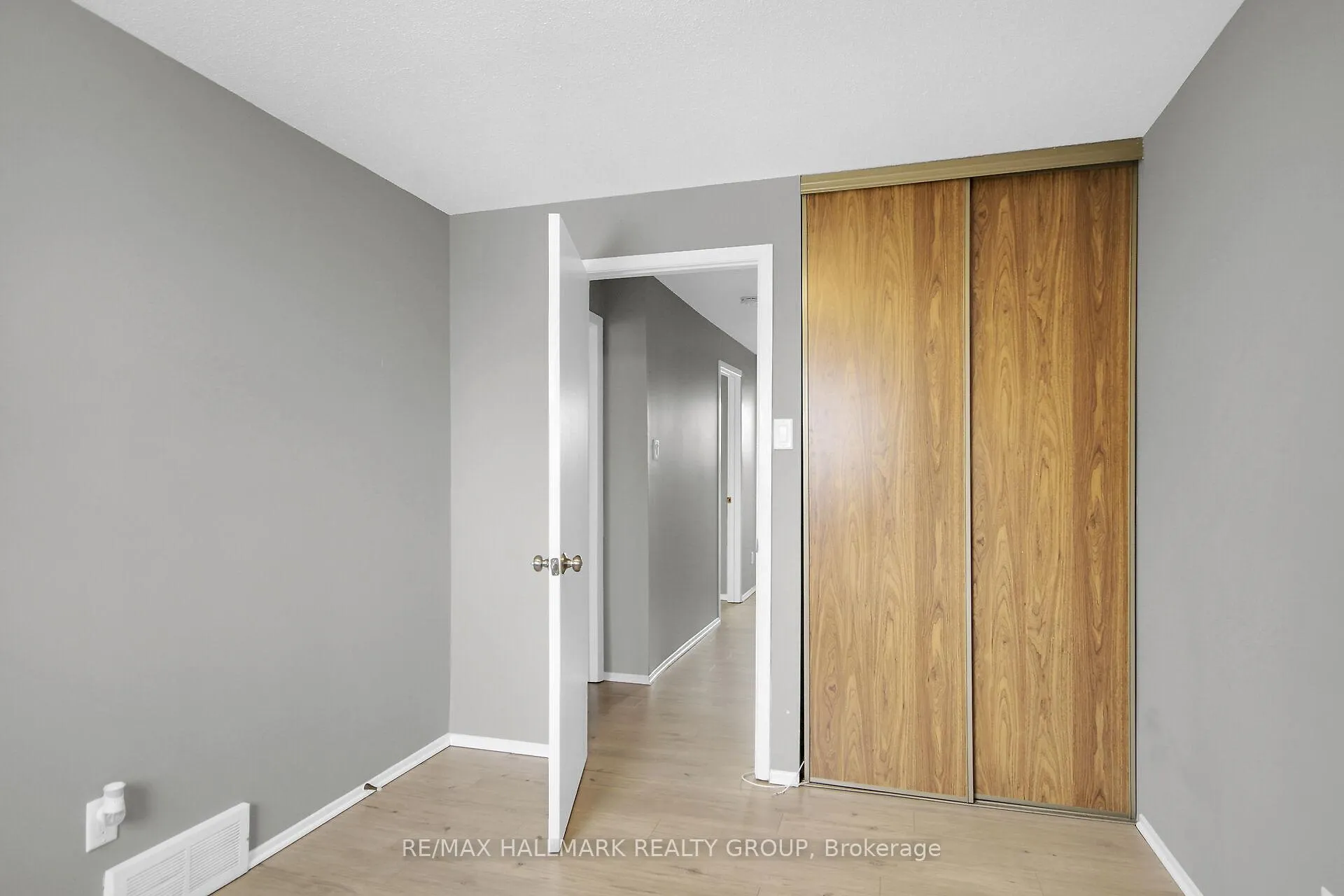 Photo 17 of 13 Coolspring Crescent, Ottawa, Borden Farm/Stewart Farm/Carleton Heights/Parkwood Hills — HOMEH