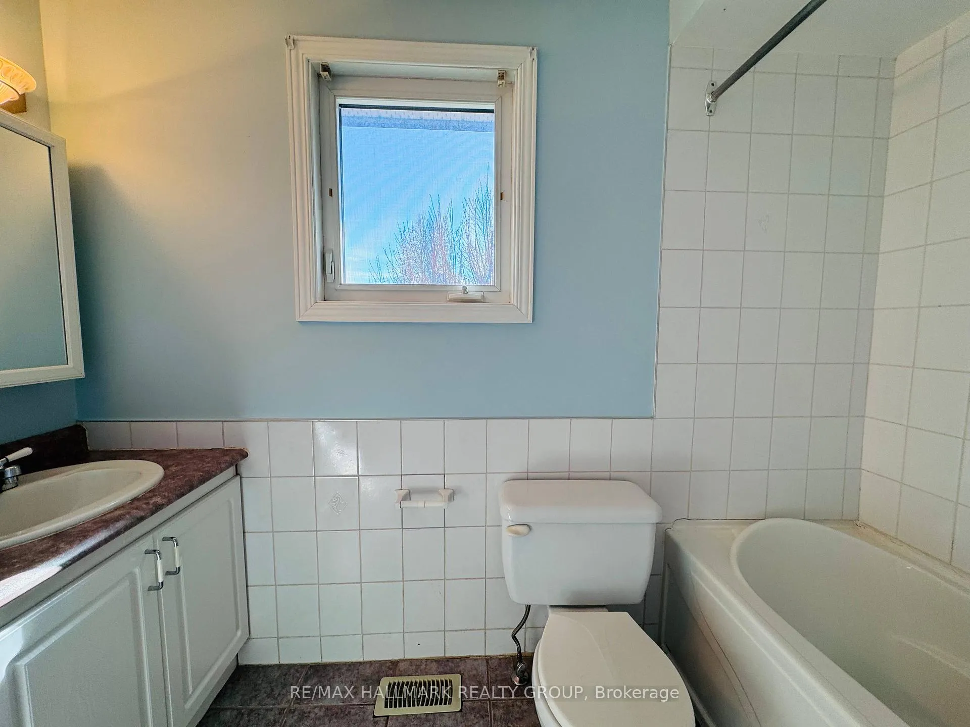 Photo 19 of 13 Coolspring Crescent, Ottawa, Borden Farm/Stewart Farm/Carleton Heights/Parkwood Hills — HOMEH
