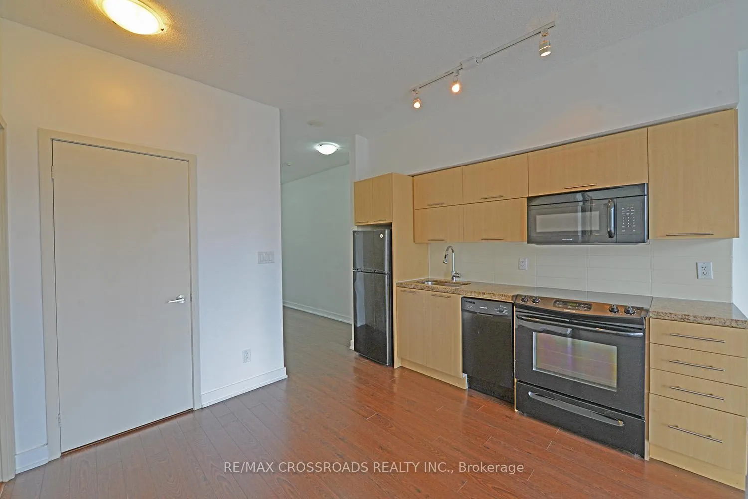 Photo 4 of Unit 2109, 126 Simcoe Street, Toronto, Waterfront Communities — HOMEH