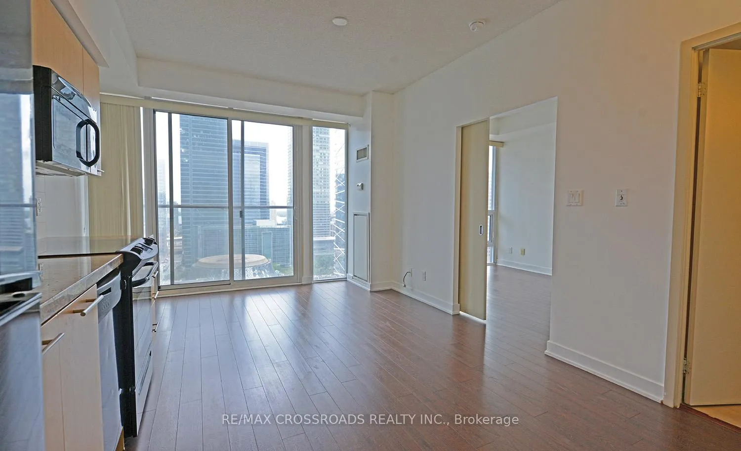 Photo 5 of Unit 2109, 126 Simcoe Street, Toronto, Waterfront Communities — HOMEH