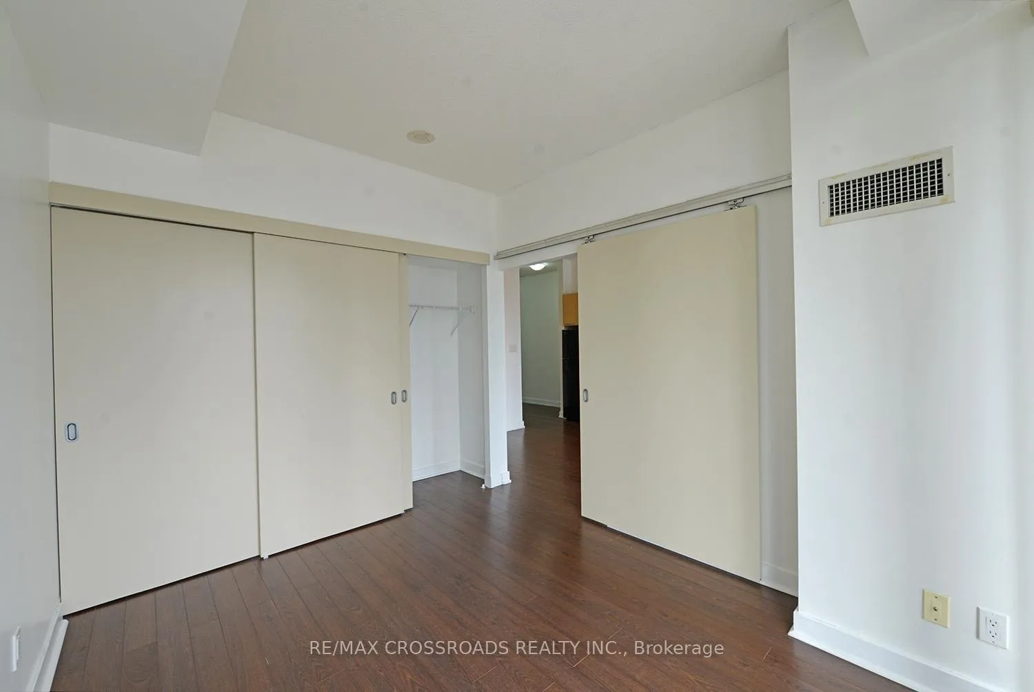 Photo 9 of Unit 2109, 126 Simcoe Street, Toronto, Waterfront Communities — HOMEH