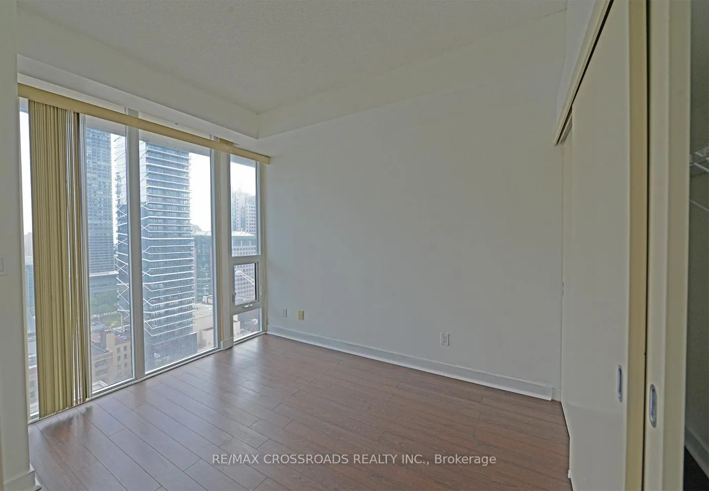 Photo 10 of Unit 2109, 126 Simcoe Street, Toronto, Waterfront Communities — HOMEH
