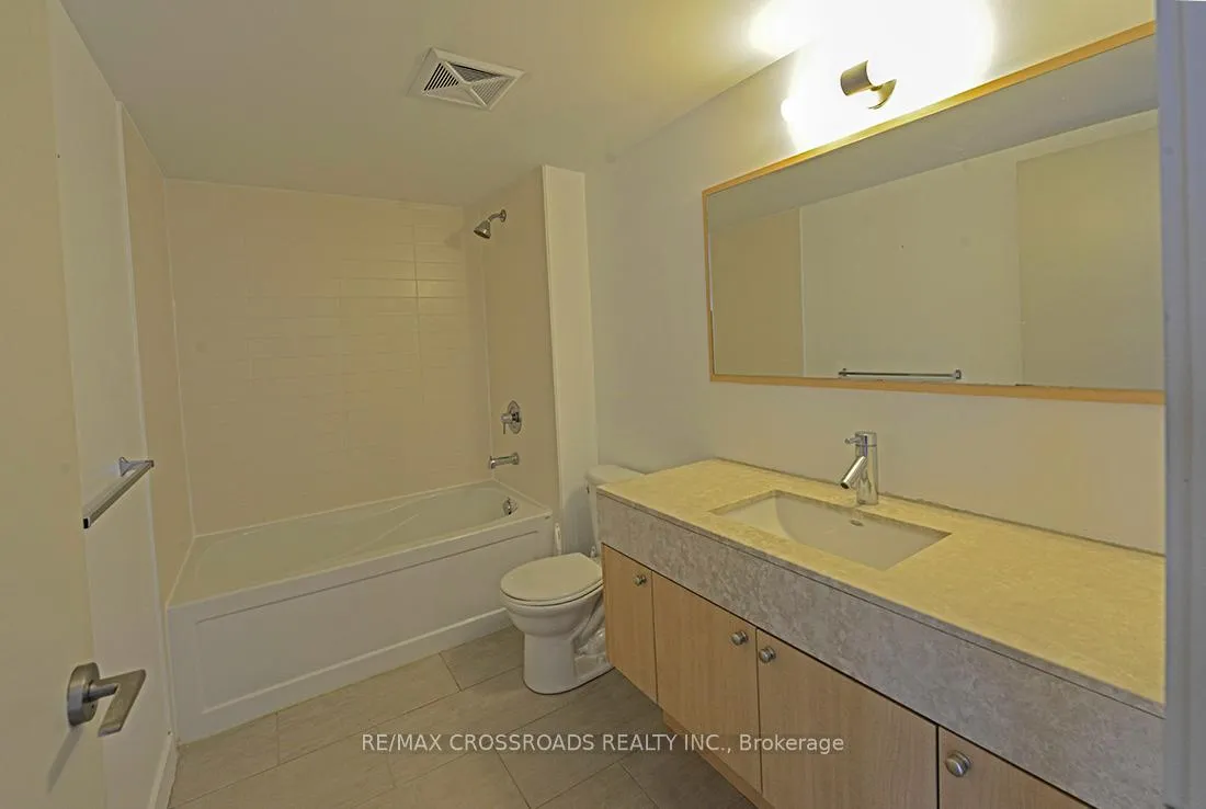 Photo 11 of Unit 2109, 126 Simcoe Street, Toronto, Waterfront Communities — HOMEH