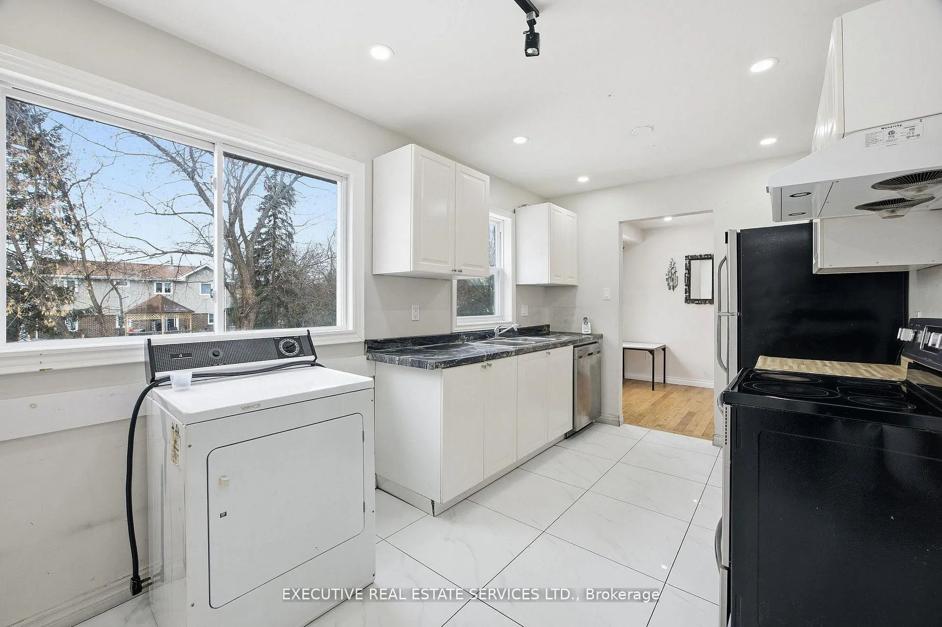 Photo 10 of 69 Lorraine Crescent, Brampton, Westgate — HOMEH