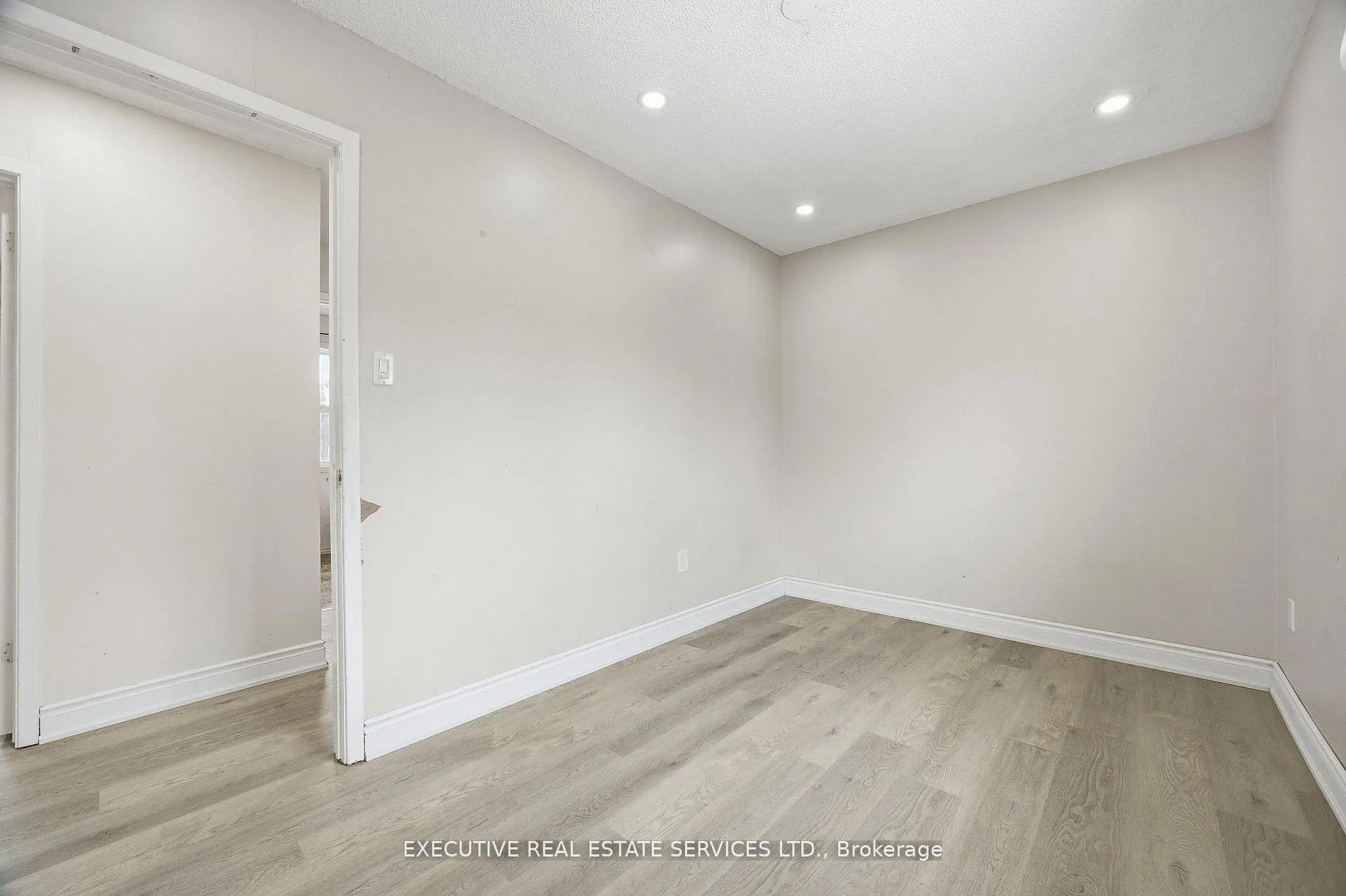 Photo 14 of 69 Lorraine Crescent, Brampton, Westgate — HOMEH