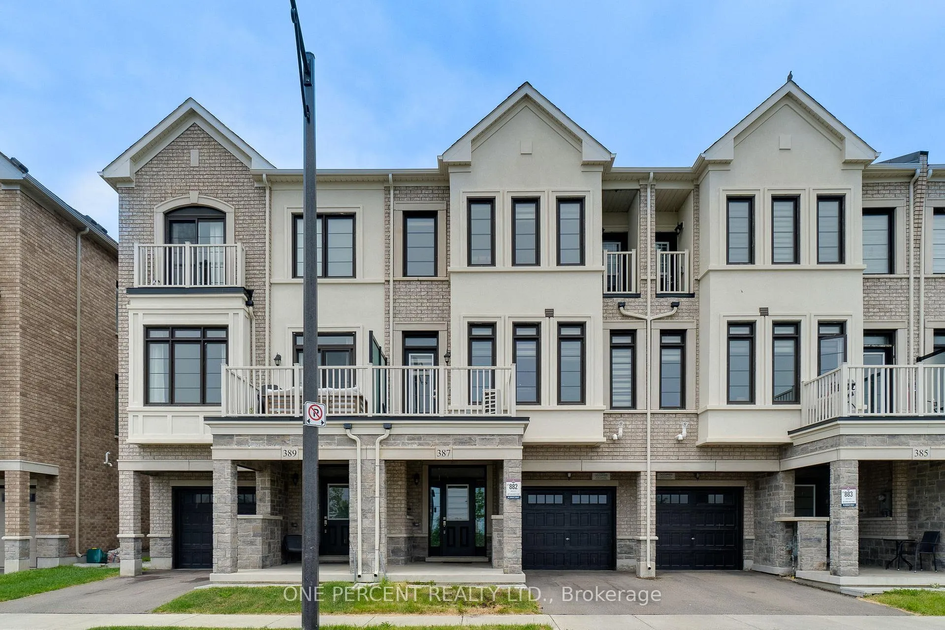 Front of 387 Thimbleweed Court