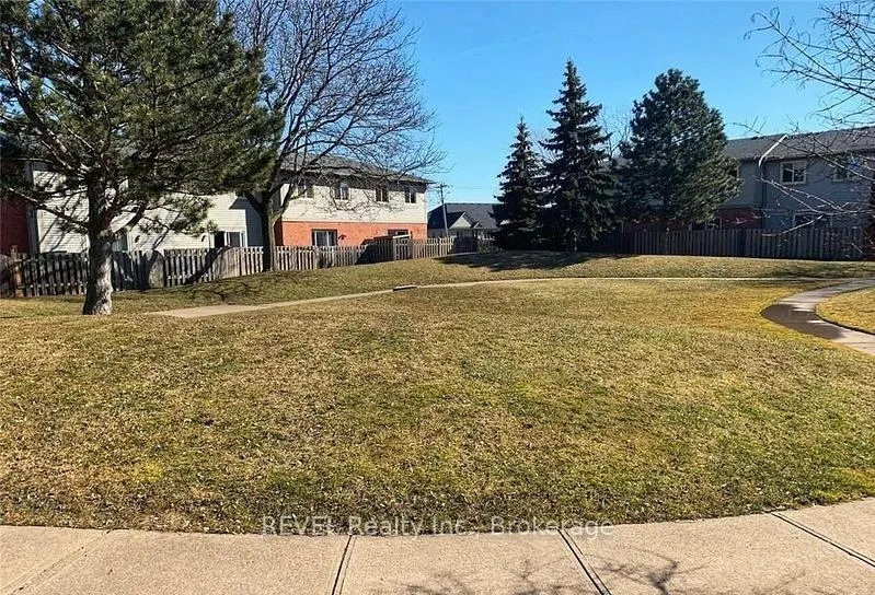 Photo 3 of Unit 74, 65 Dorchester Boulevard, St. Catharines, Carlton/Bunting — HOMEH