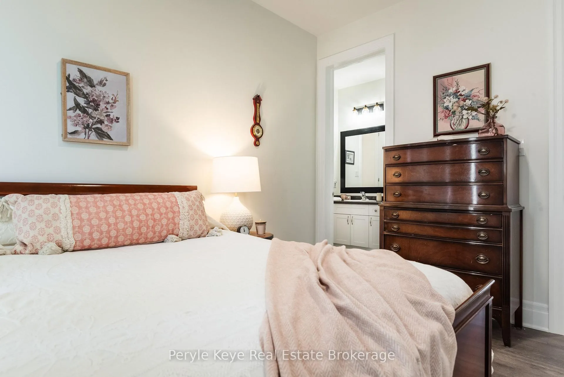 Photo 28 of 35 Stother Crescent, Bracebridge, Macaulay — HOMEH