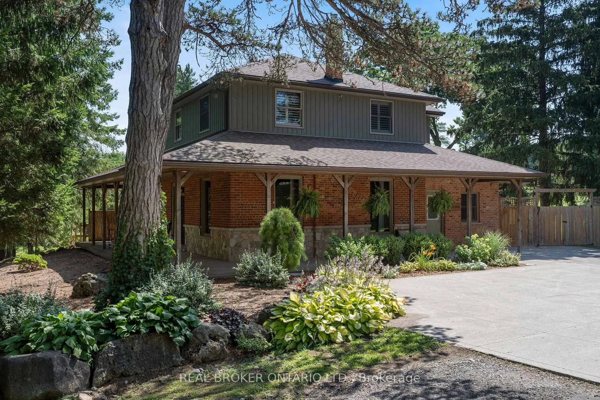 Photo 2 of 182 Governors Road E, Brant, Paris — HOMEH