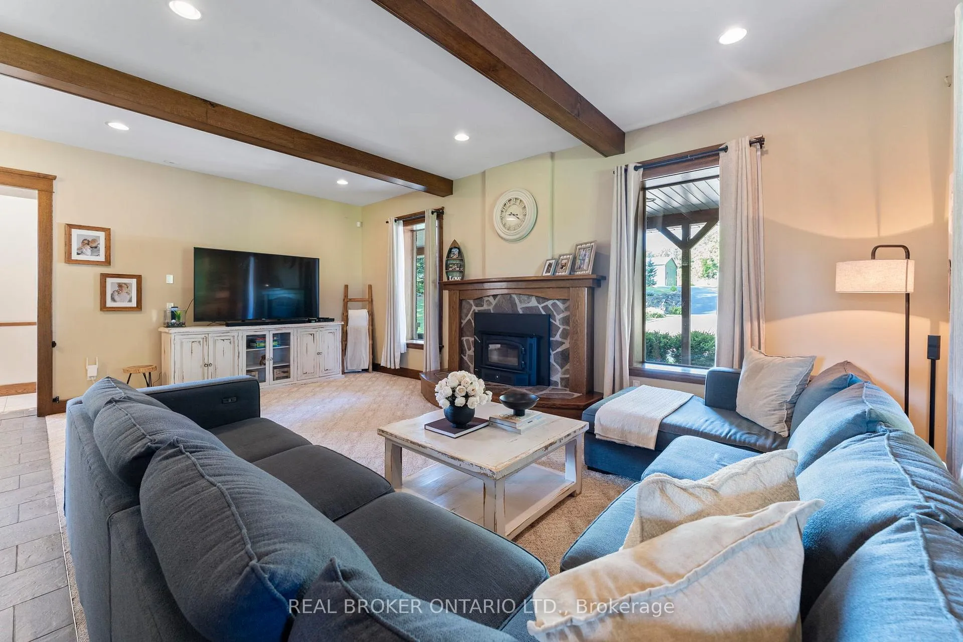Photo 7 of 182 Governors Road E, Brant, Paris — HOMEH