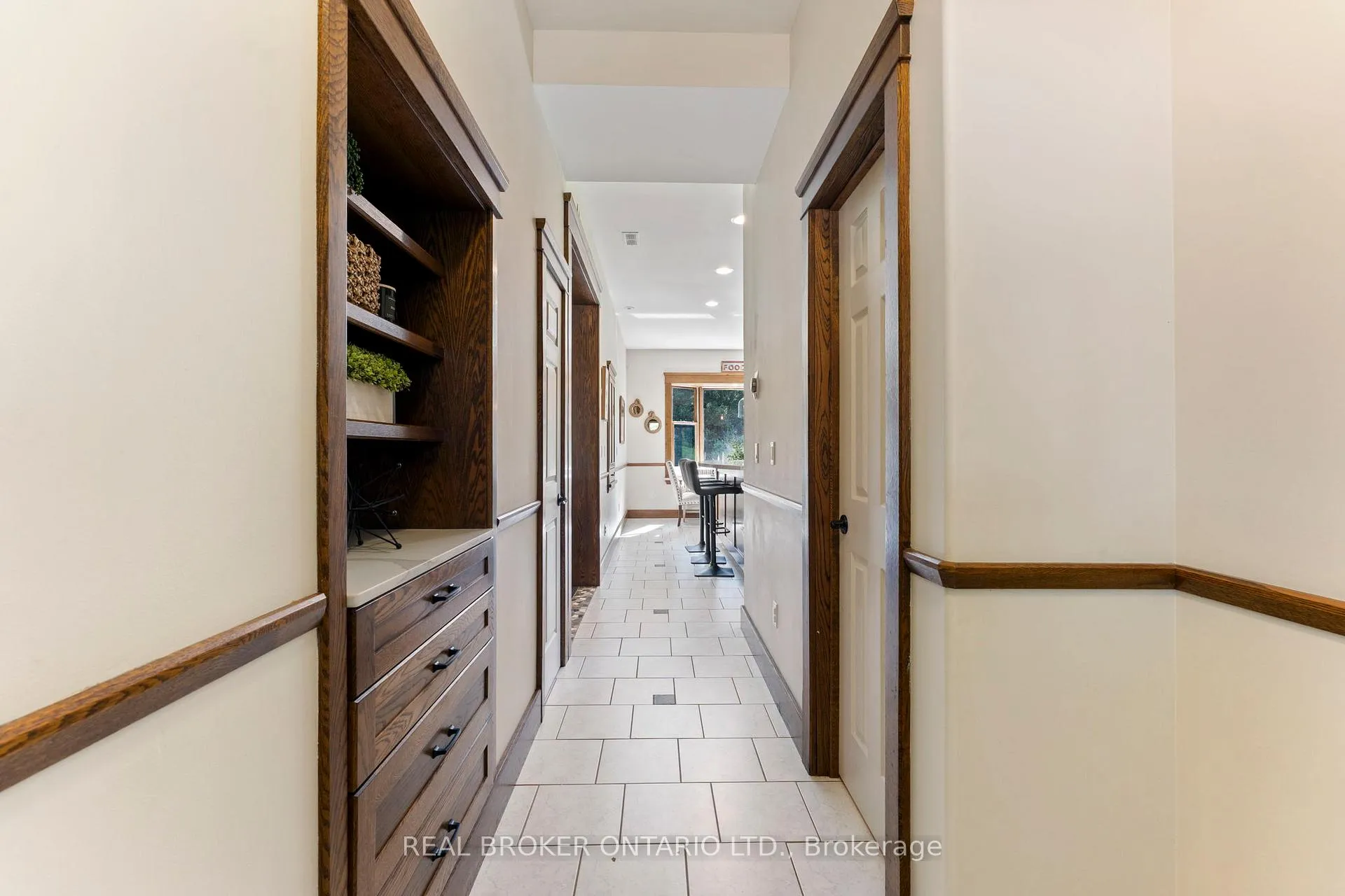 Photo 10 of 182 Governors Road E, Brant, Paris — HOMEH