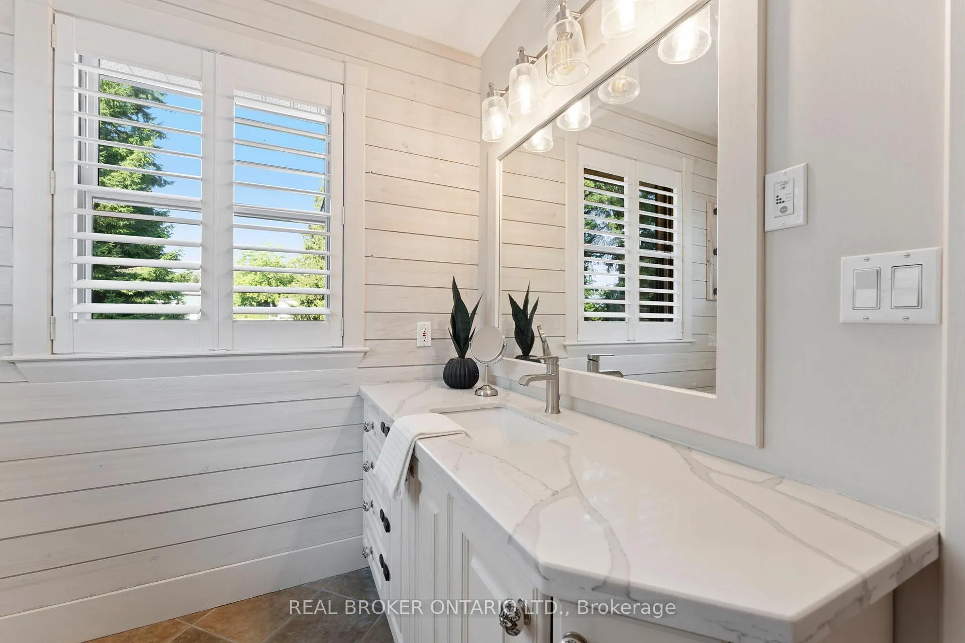 Photo 14 of 182 Governors Road E, Brant, Paris — HOMEH
