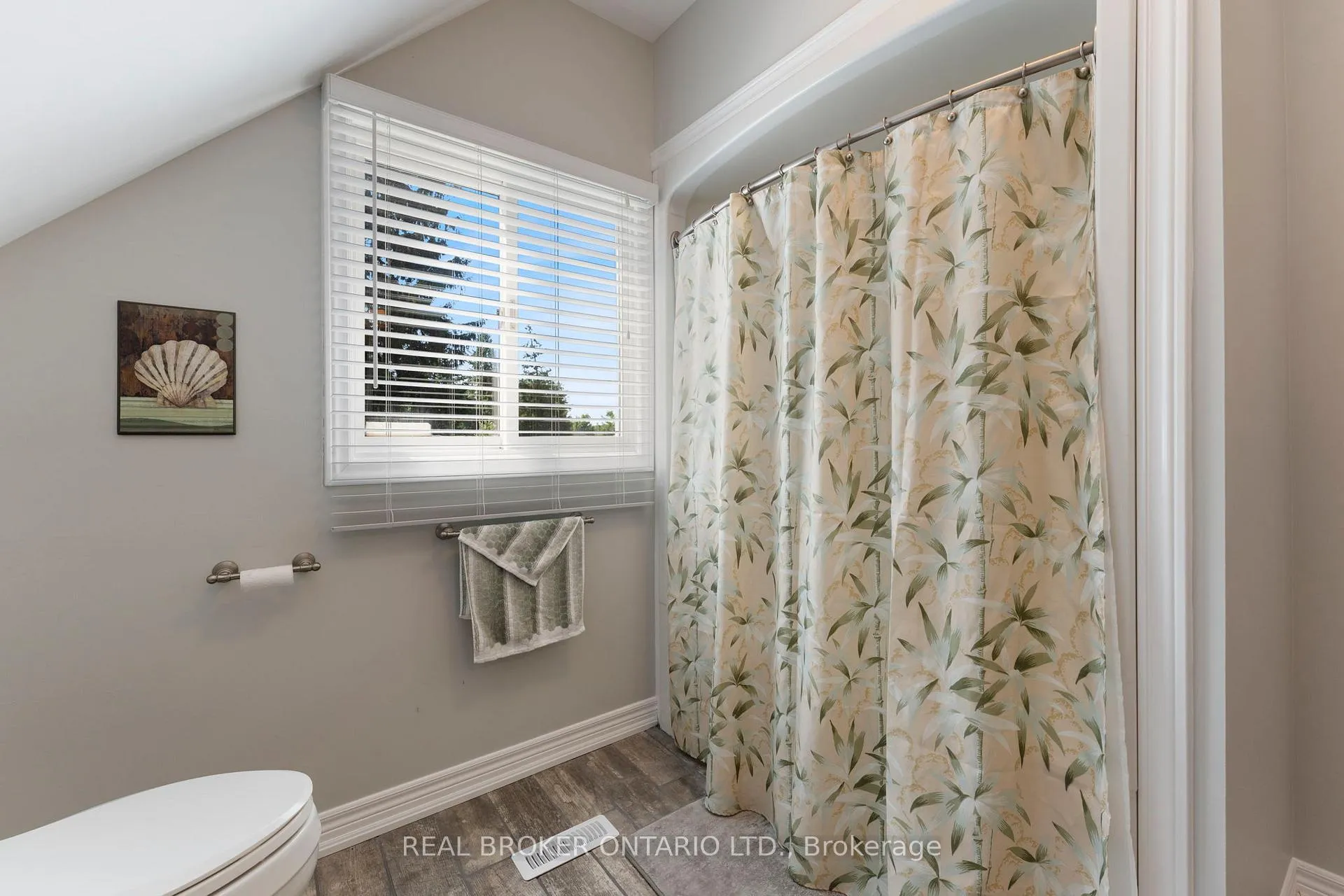 Photo 32 of 182 Governors Road E, Brant, Paris — HOMEH