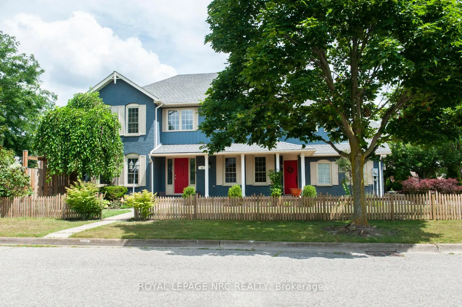 Photo 5 of 22 Senator Drive, St. Catharines, Rykert/Vansickle — HOMEH