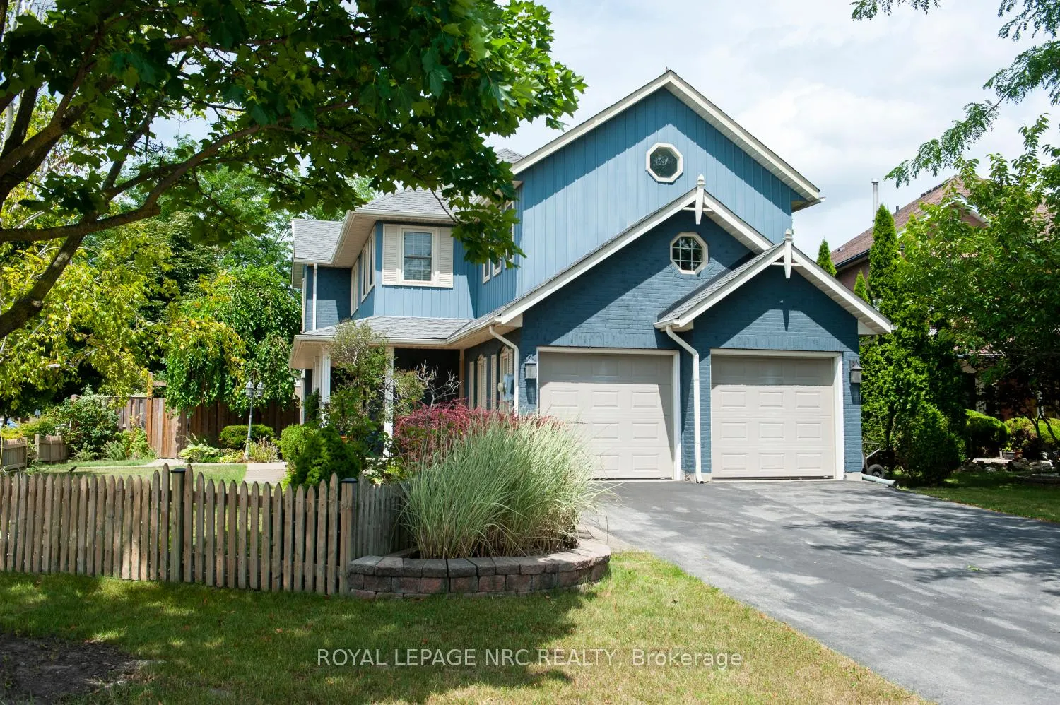 Photo 2 of 22 Senator Drive, St. Catharines, Rykert/Vansickle — HOMEH