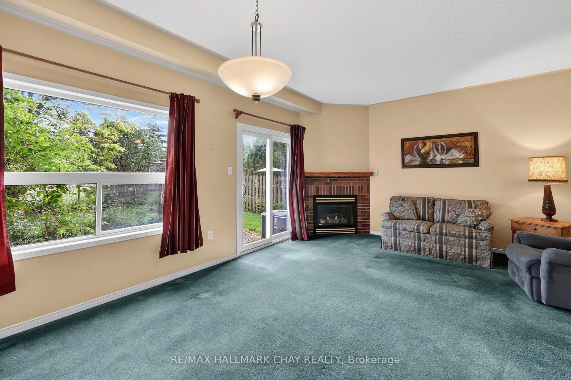 Photo 8 of 147 Bruce Crescent, Barrie, Bayshore — HOMEH