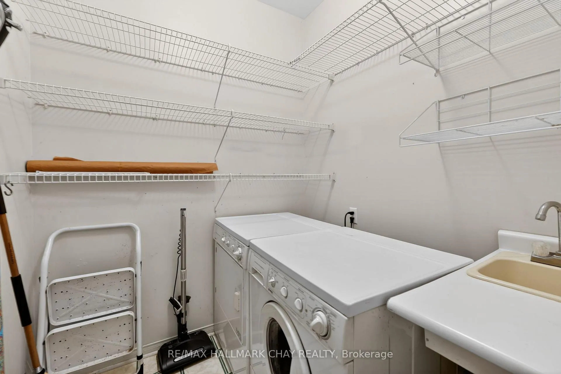 Photo 10 of 147 Bruce Crescent, Barrie, Bayshore — HOMEH