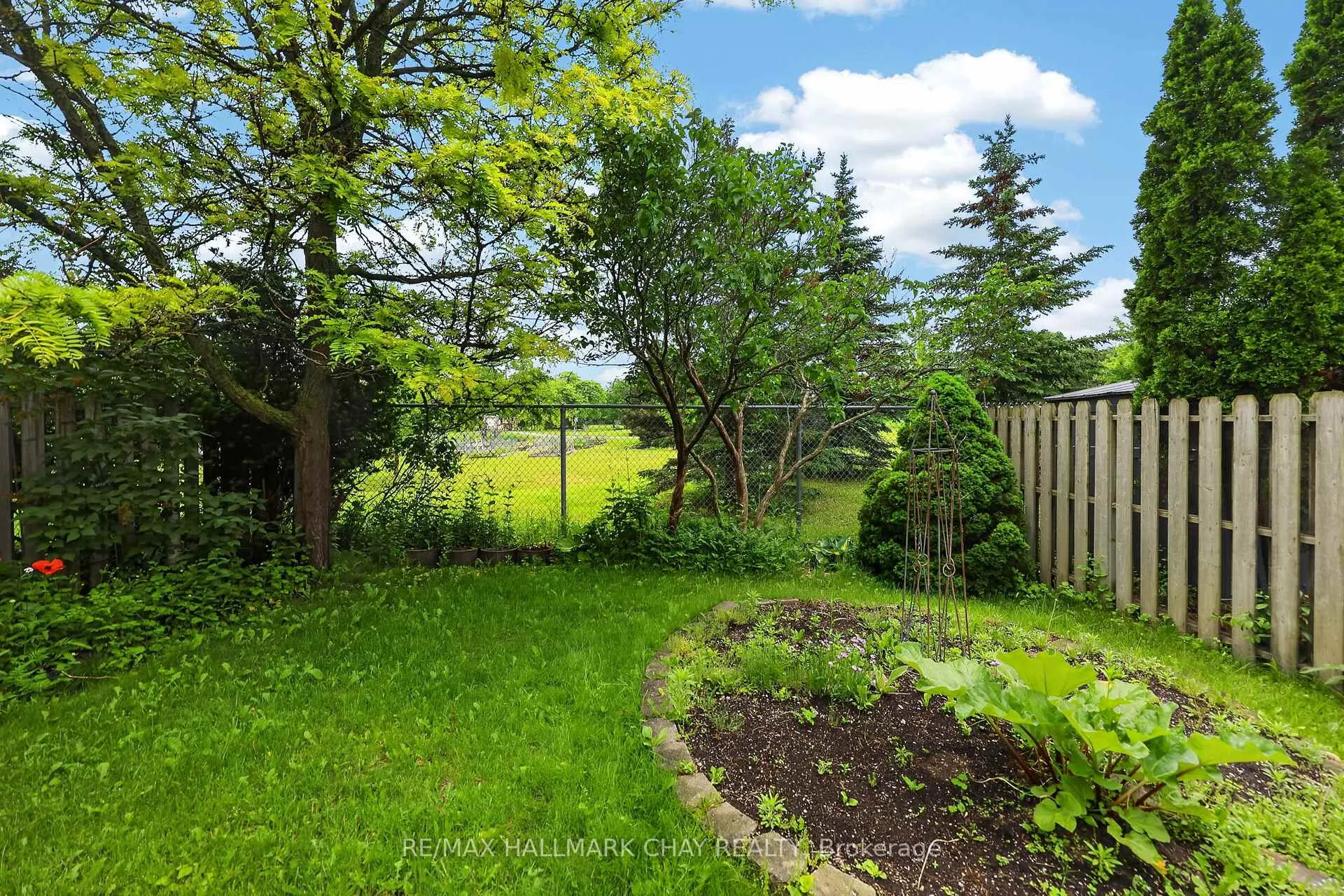 Photo 18 of 147 Bruce Crescent, Barrie, Bayshore — HOMEH