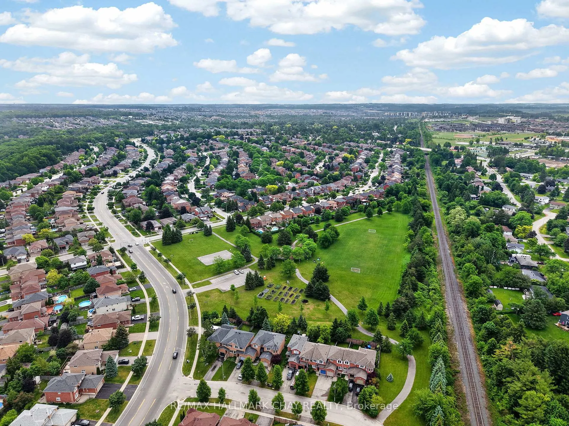 Photo 22 of 147 Bruce Crescent, Barrie, Bayshore — HOMEH