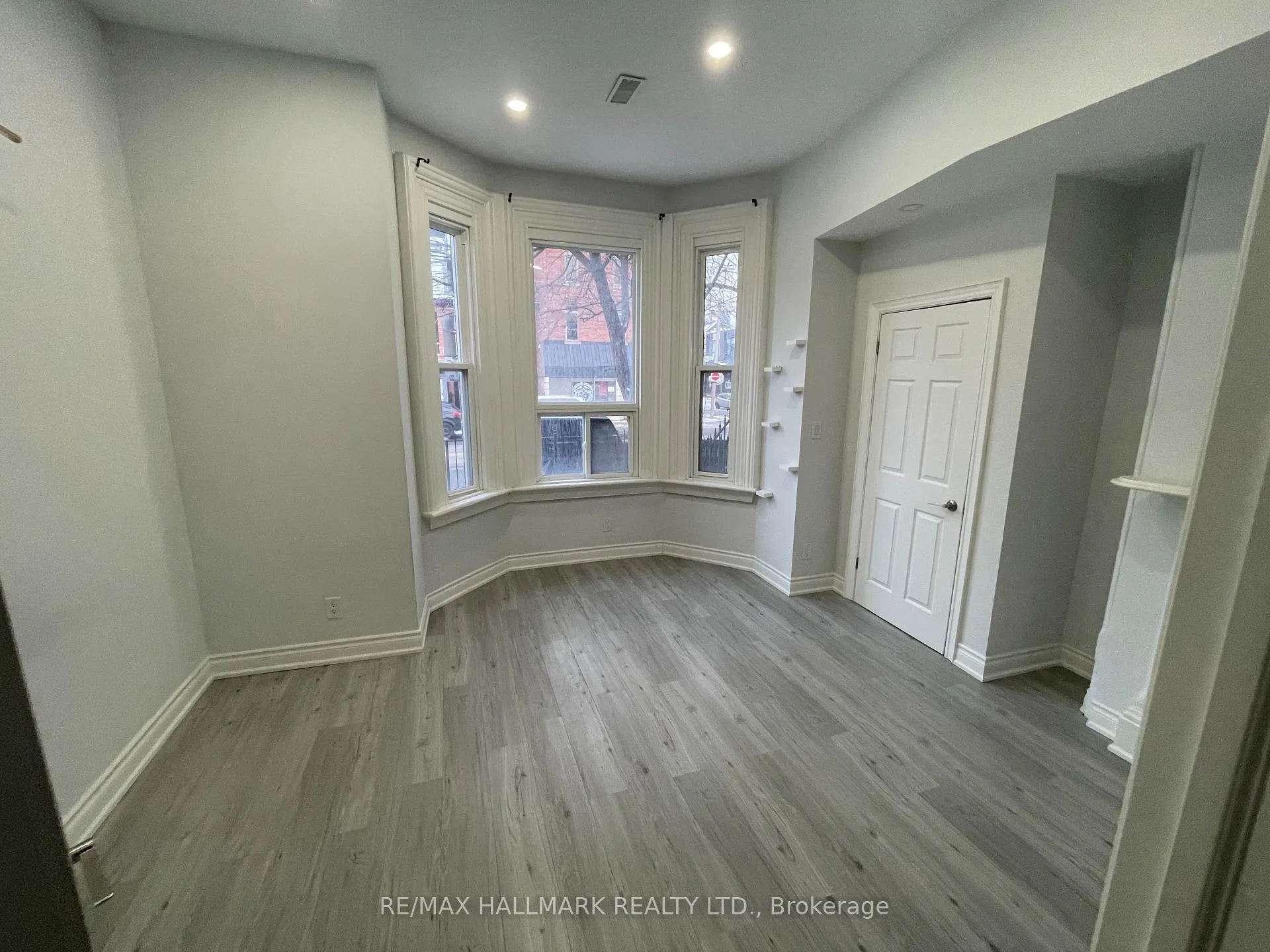 Photo 5 of 414 Dundas Street E, Toronto, Moss Park — HOMEH