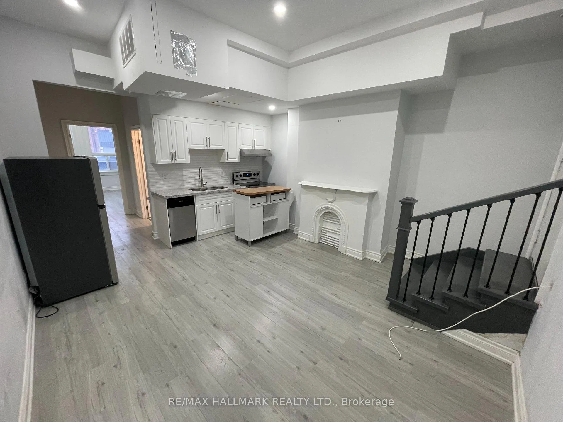 Photo 8 of 414 Dundas Street E, Toronto, Moss Park — HOMEH