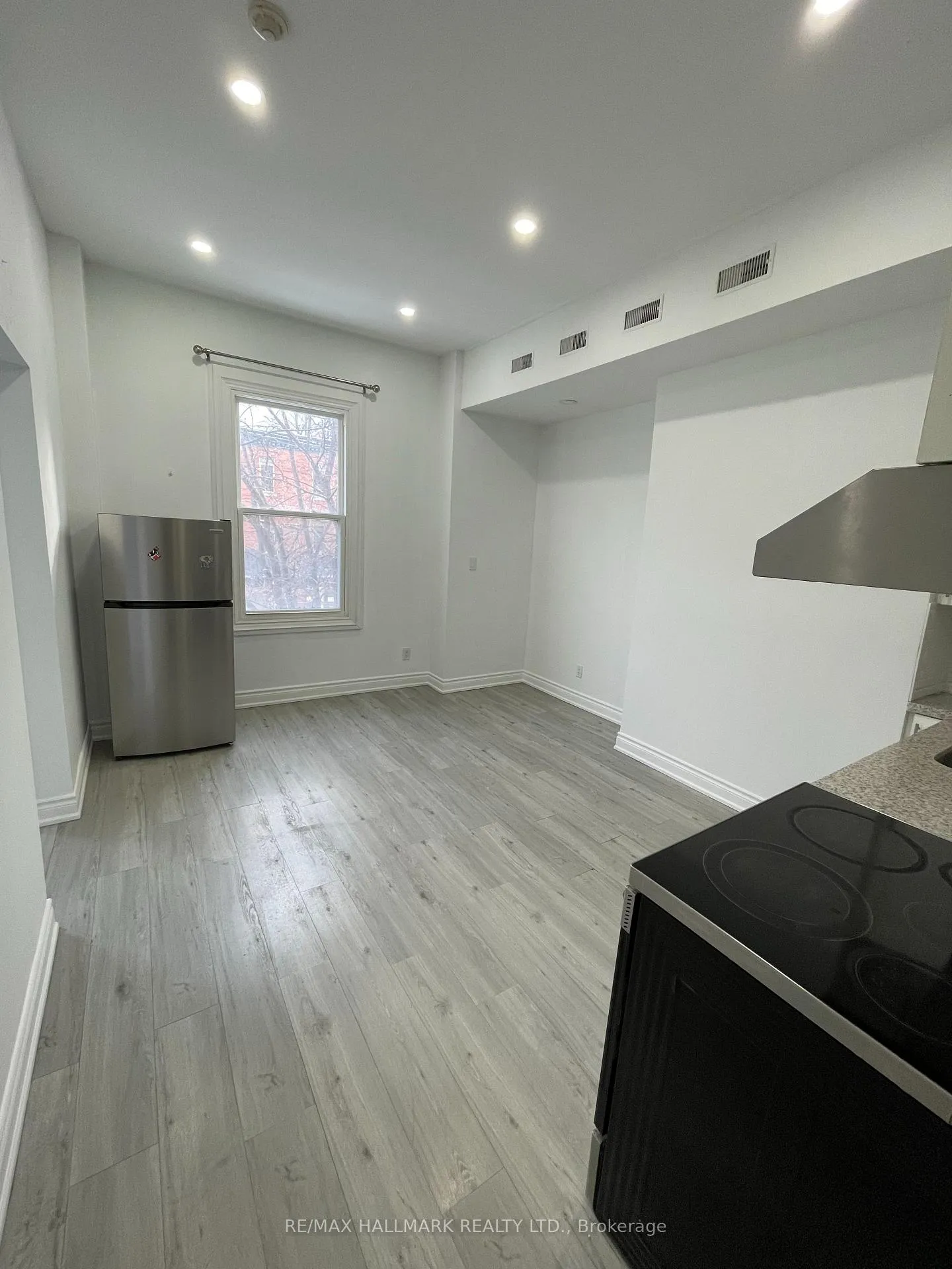 Photo 33 of 414 Dundas Street E, Toronto, Moss Park — HOMEH