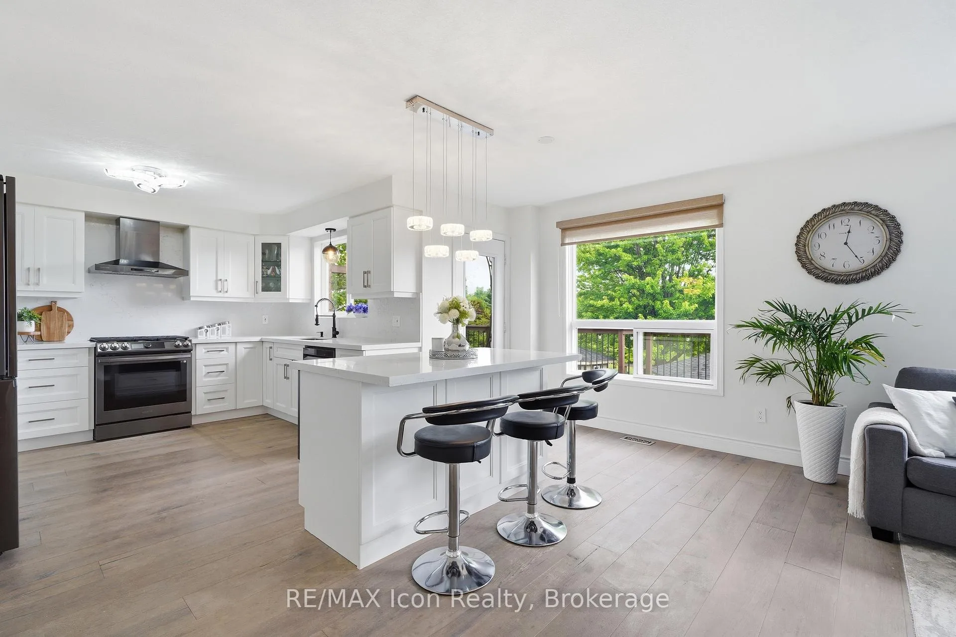 Photo 6 of 30 Paulstown Crescent, Guelph, Clairfields/Hanlon Business Park — HOMEH
