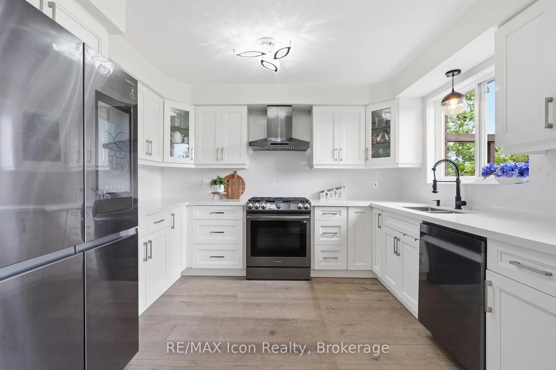 Photo 7 of 30 Paulstown Crescent, Guelph, Clairfields/Hanlon Business Park — HOMEH