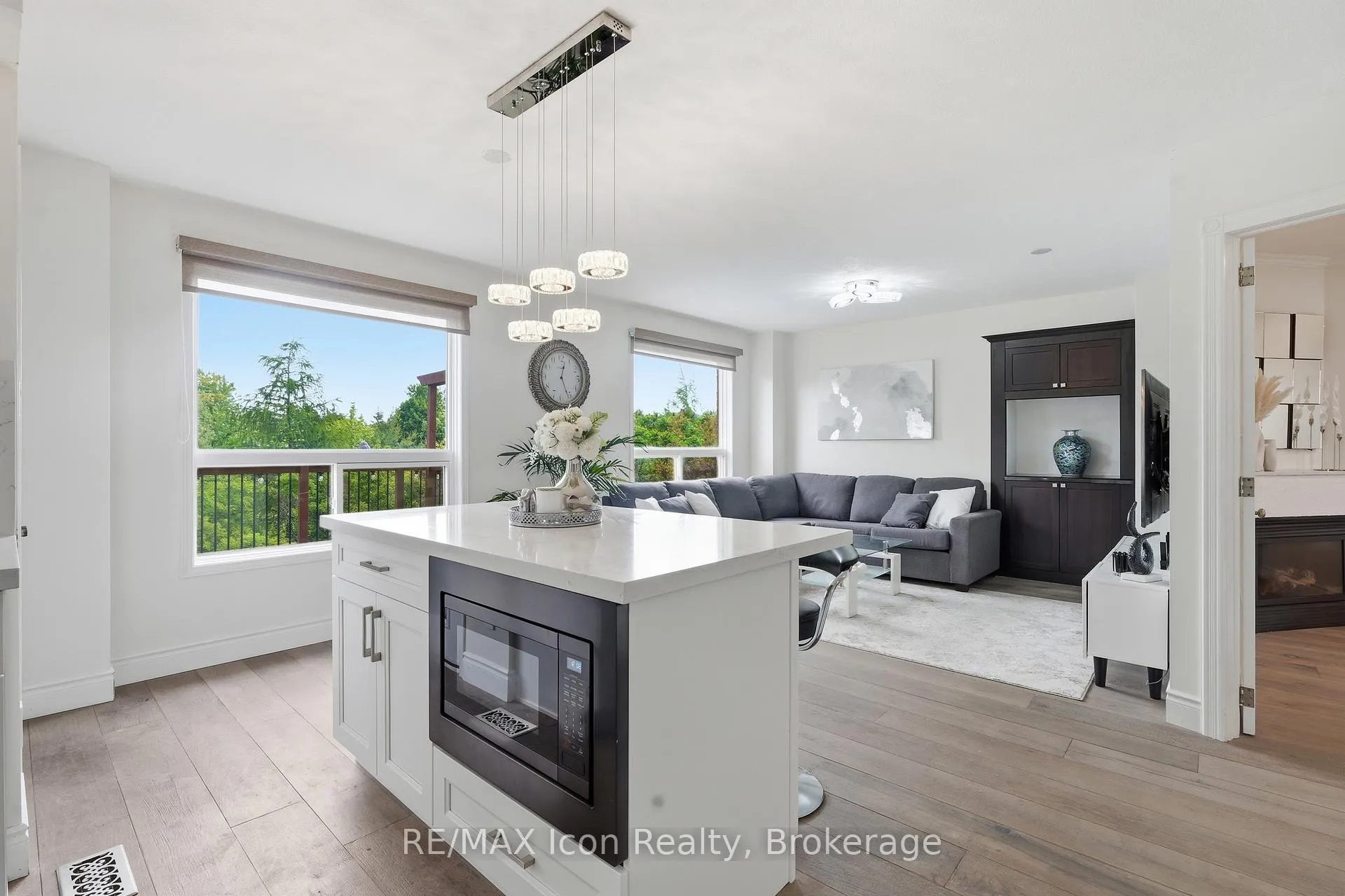 Photo 10 of 30 Paulstown Crescent, Guelph, Clairfields/Hanlon Business Park — HOMEH