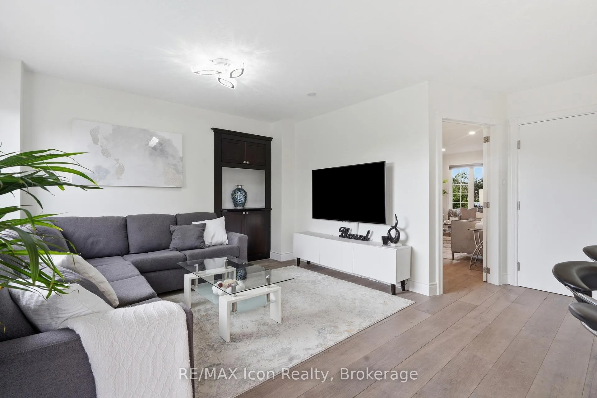 Photo 12 of 30 Paulstown Crescent, Guelph, Clairfields/Hanlon Business Park — HOMEH