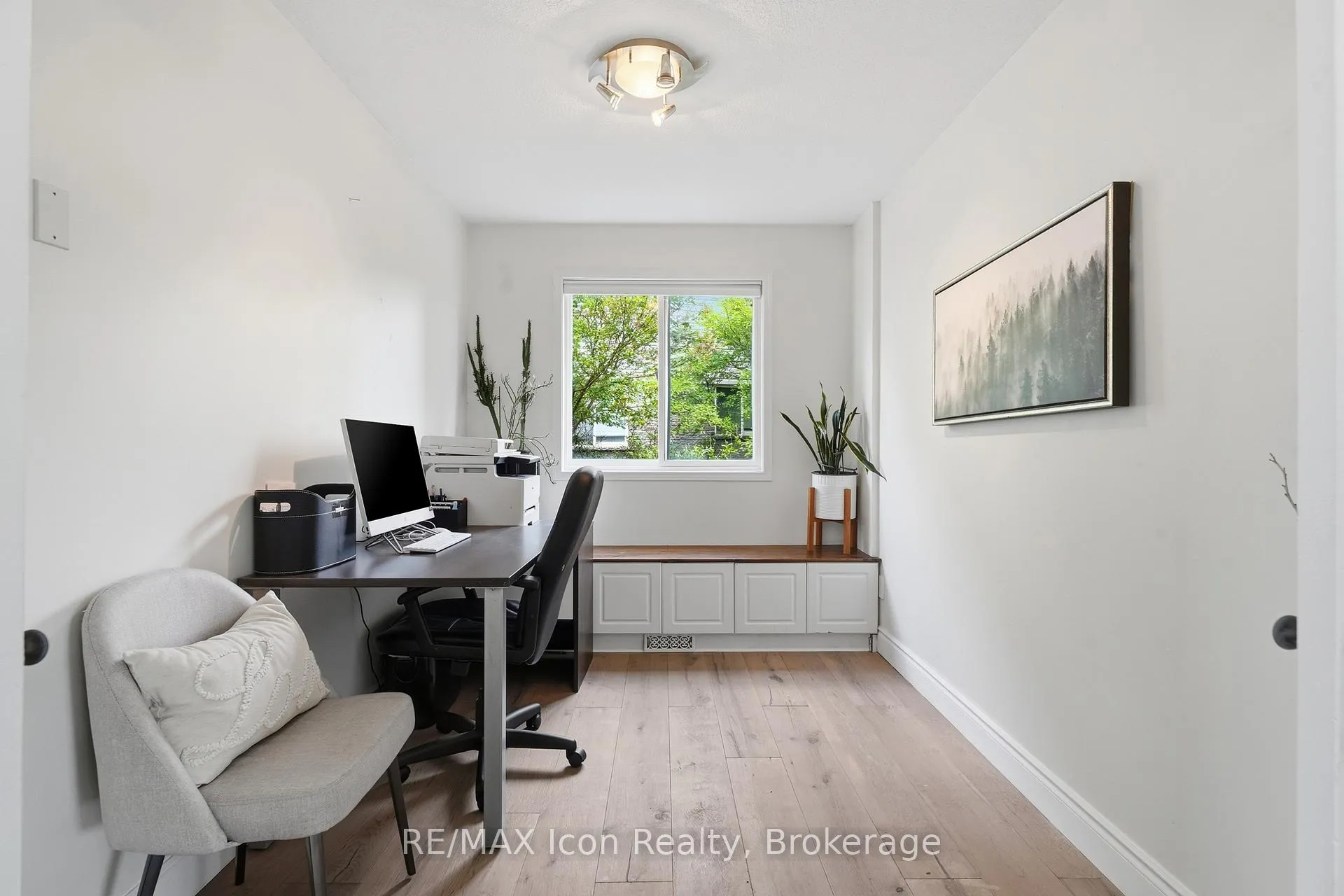 Photo 16 of 30 Paulstown Crescent, Guelph, Clairfields/Hanlon Business Park — HOMEH