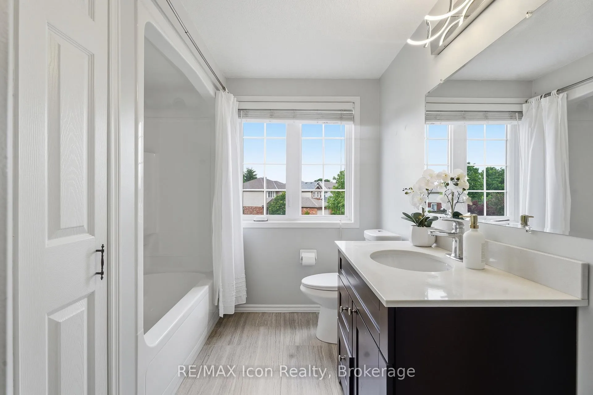 Photo 18 of 30 Paulstown Crescent, Guelph, Clairfields/Hanlon Business Park — HOMEH
