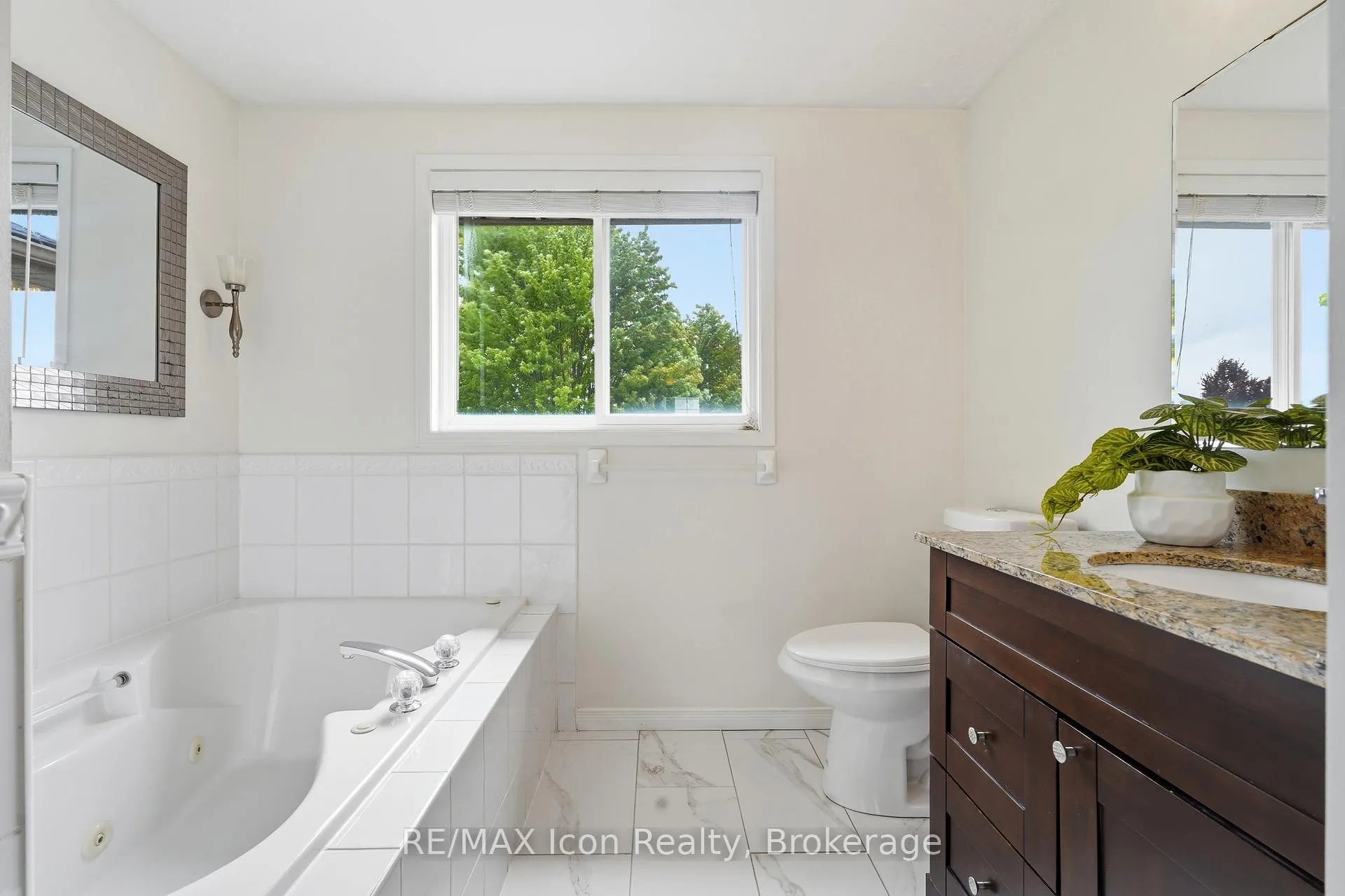 Photo 21 of 30 Paulstown Crescent, Guelph, Clairfields/Hanlon Business Park — HOMEH