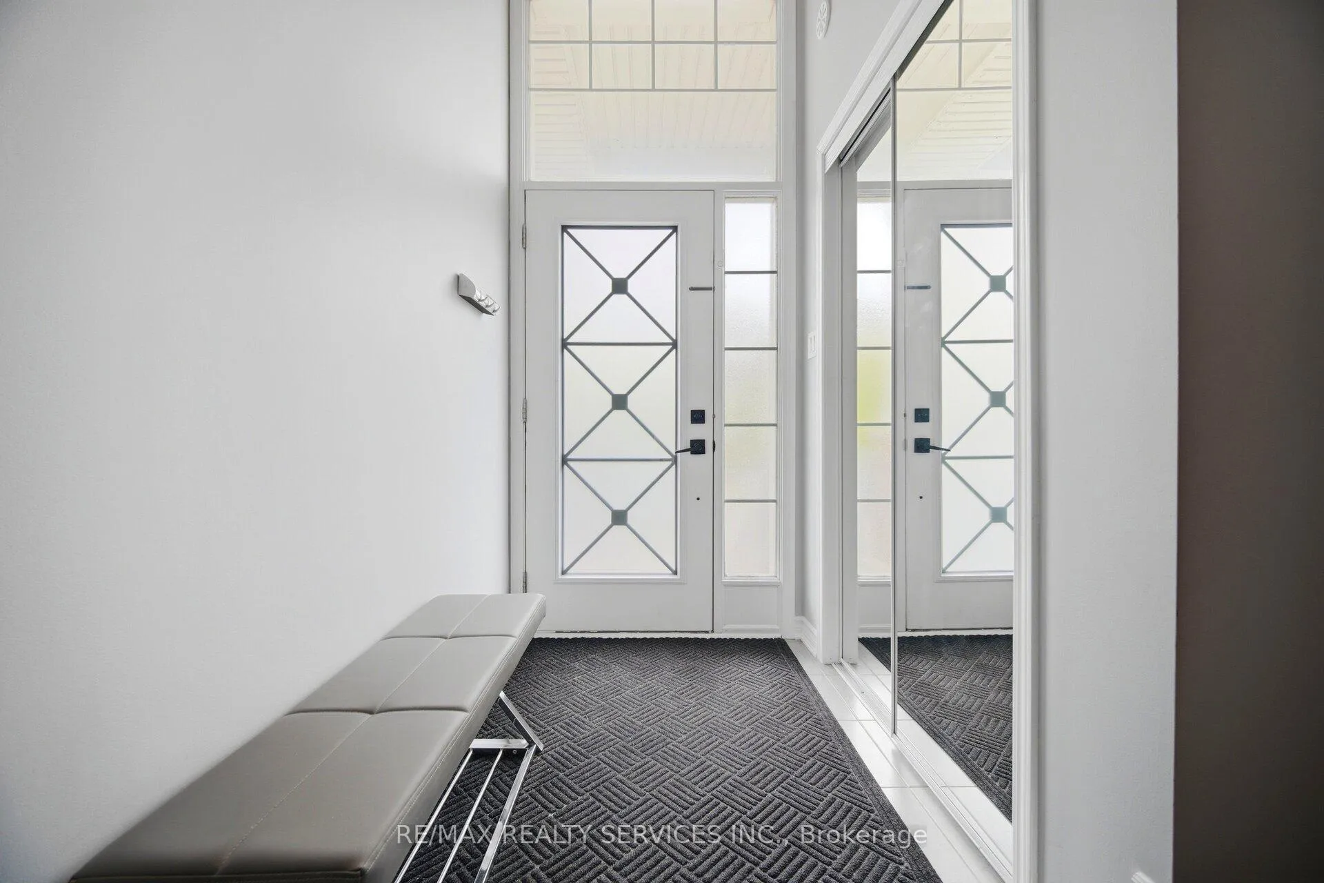 Photo 4 of 35 Metro Crescent, Brampton, Northwest Brampton — HOMEH