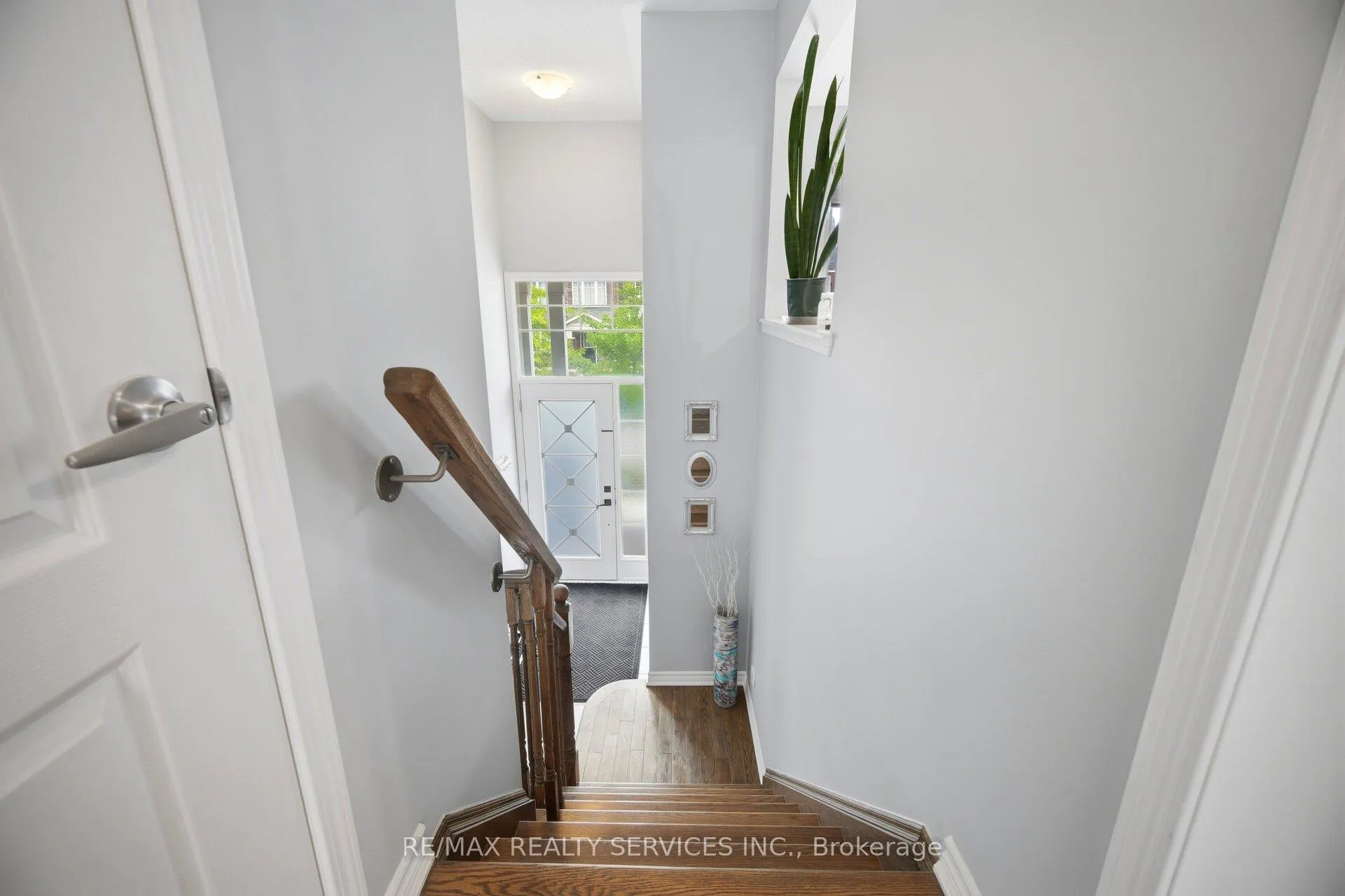 Photo 5 of 35 Metro Crescent, Brampton, Northwest Brampton — HOMEH