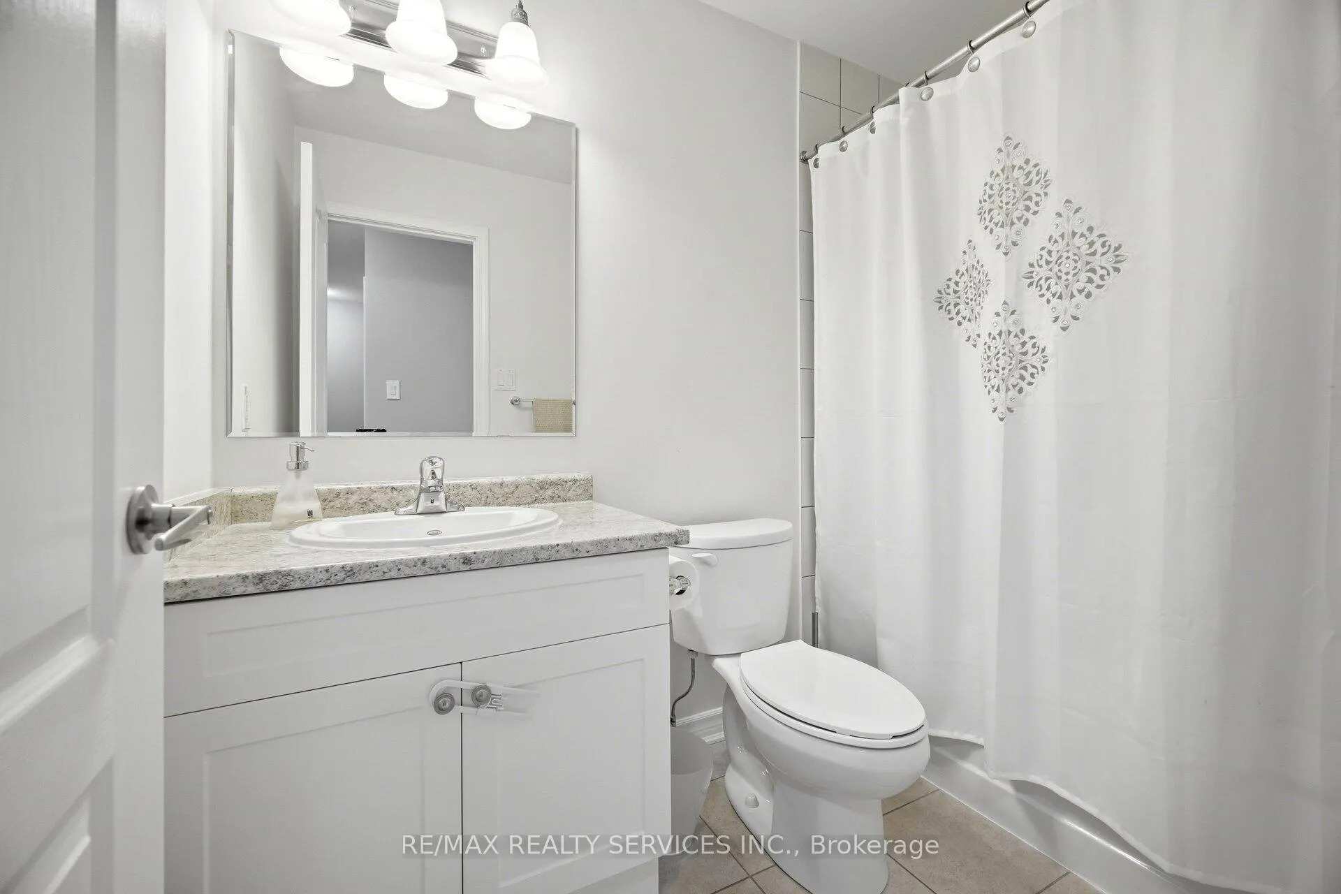 Photo 23 of 35 Metro Crescent, Brampton, Northwest Brampton — HOMEH